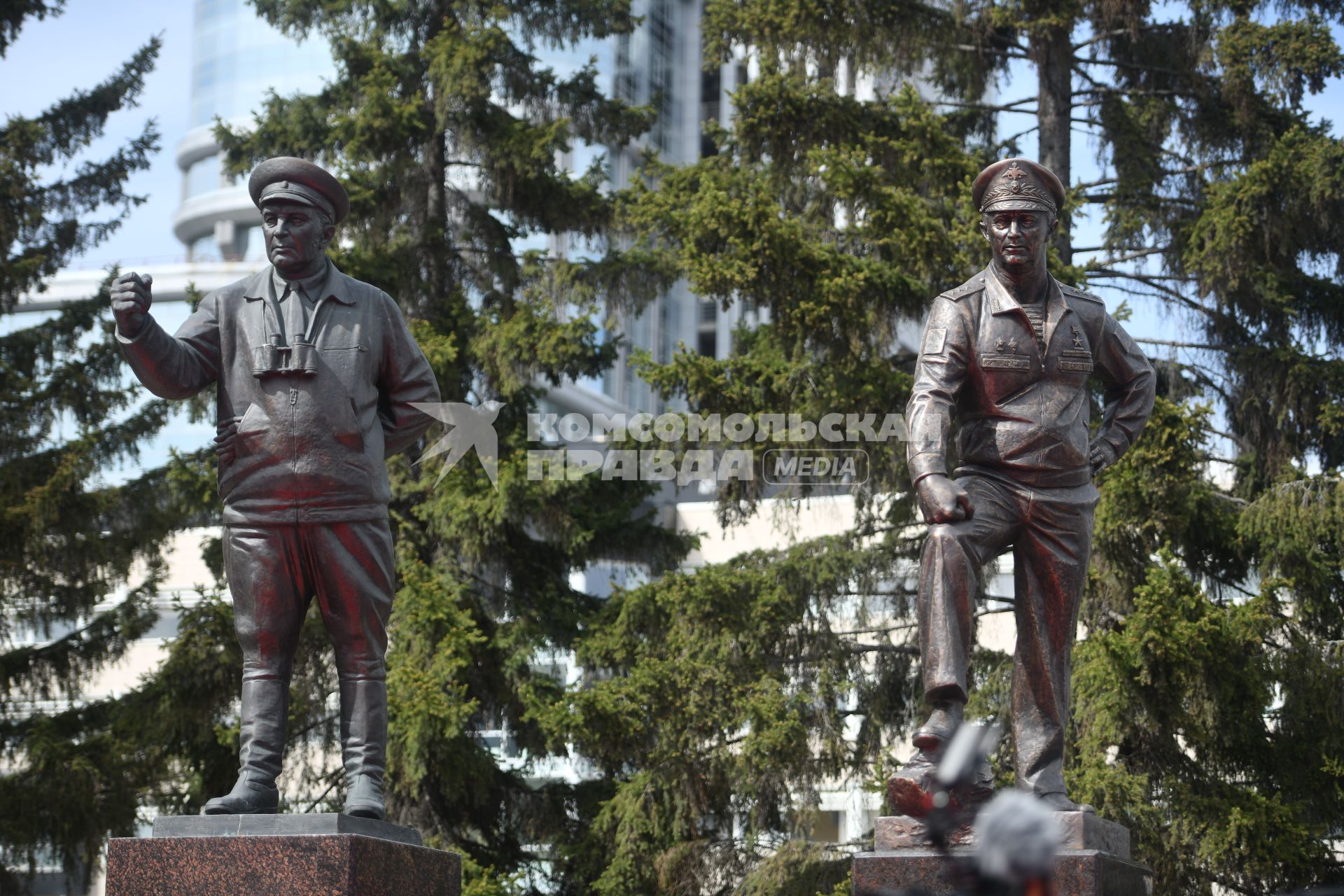 Открытие памятника Герою Советского союза генерал-полковнику Валерию Востротину