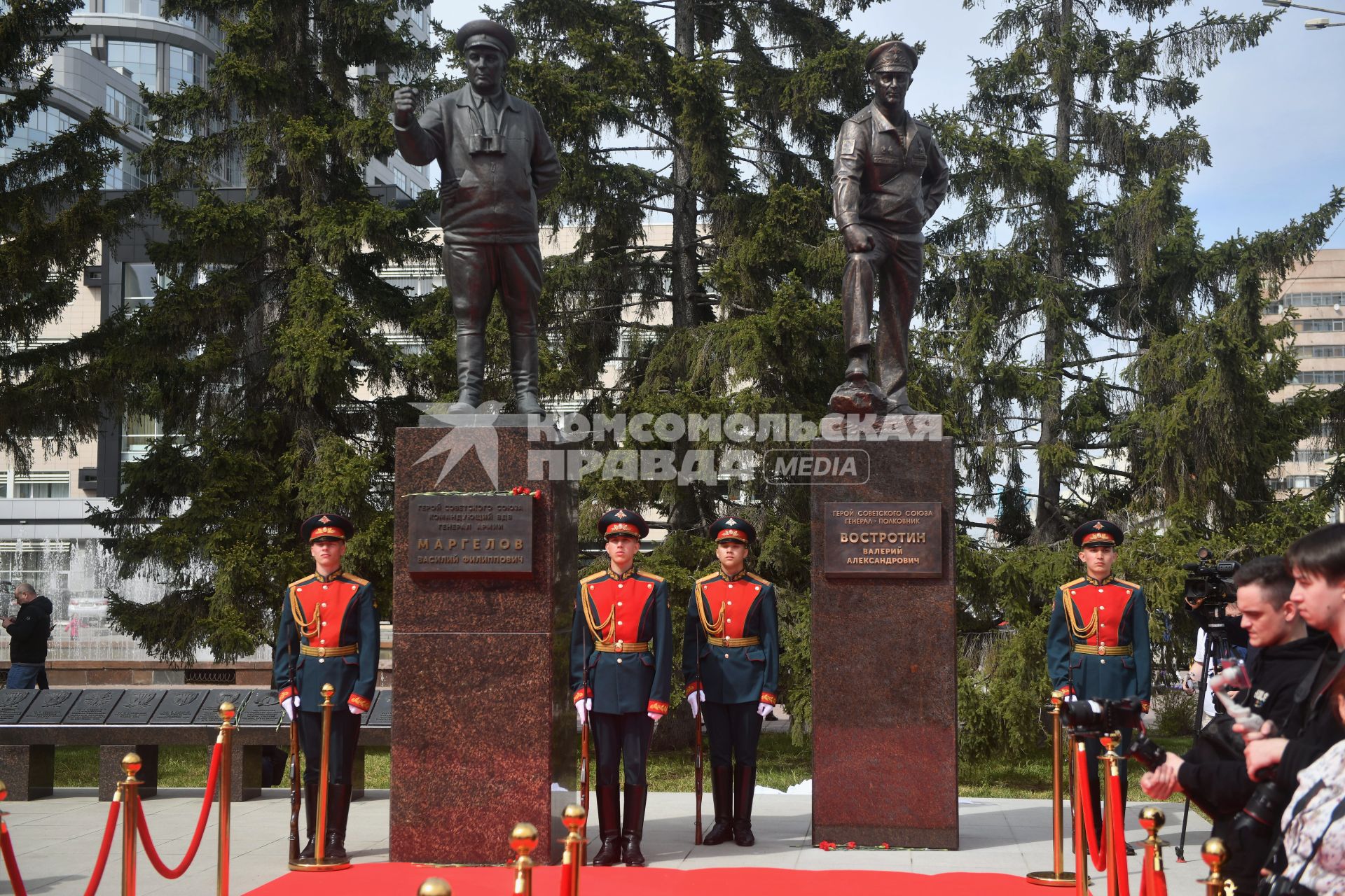 Открытие памятника Герою Советского союза генерал-полковнику Валерию Востротину