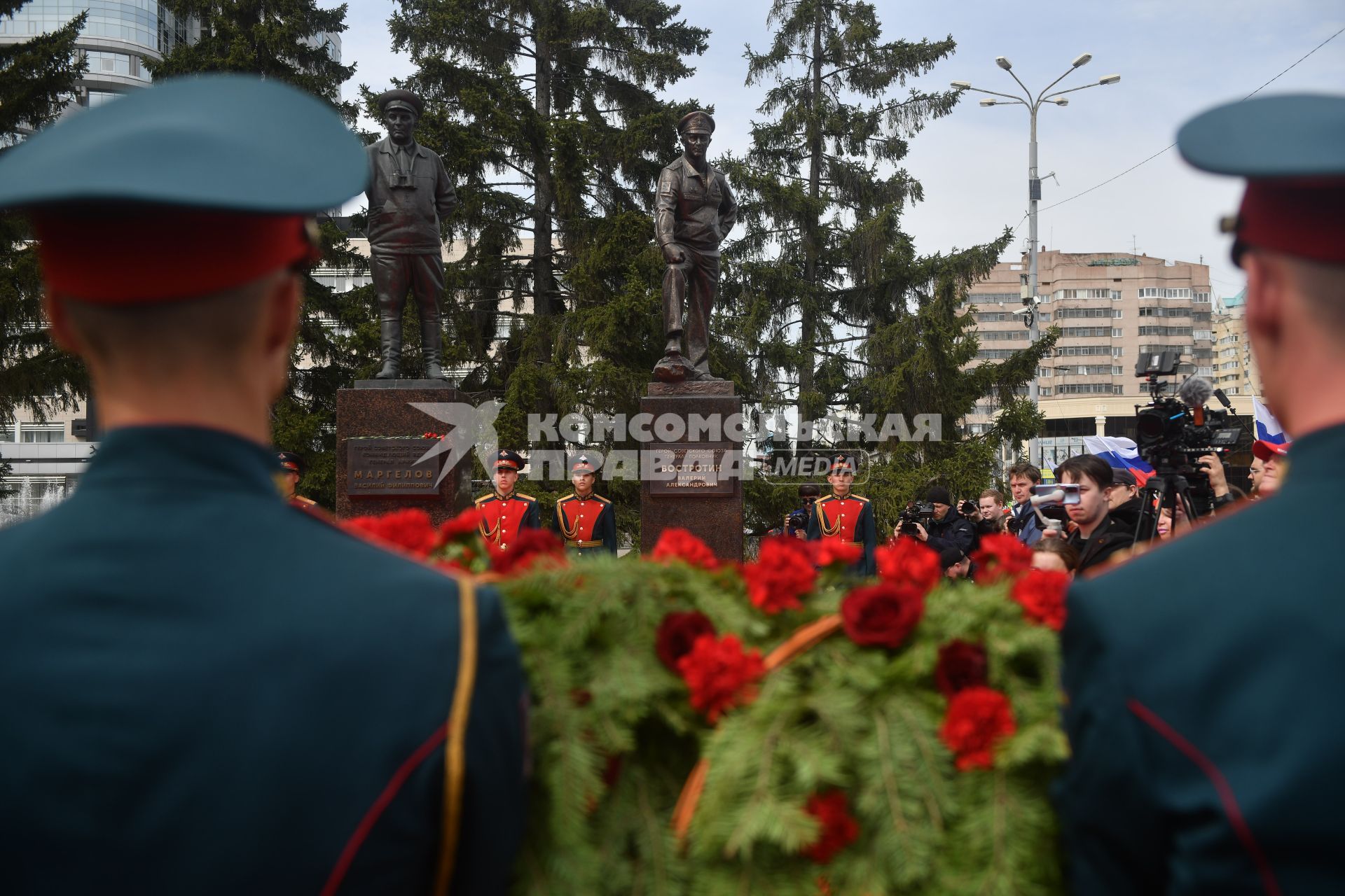 Открытие памятника Герою Советского союза генерал-полковнику Валерию Востротину