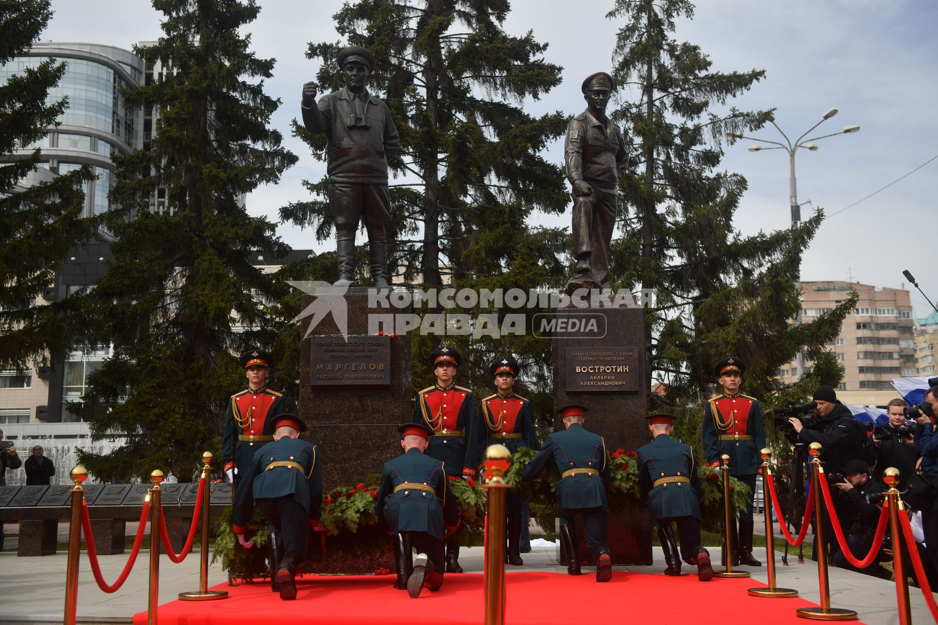 Открытие памятника Герою Советского союза генерал-полковнику Валерию Востротину