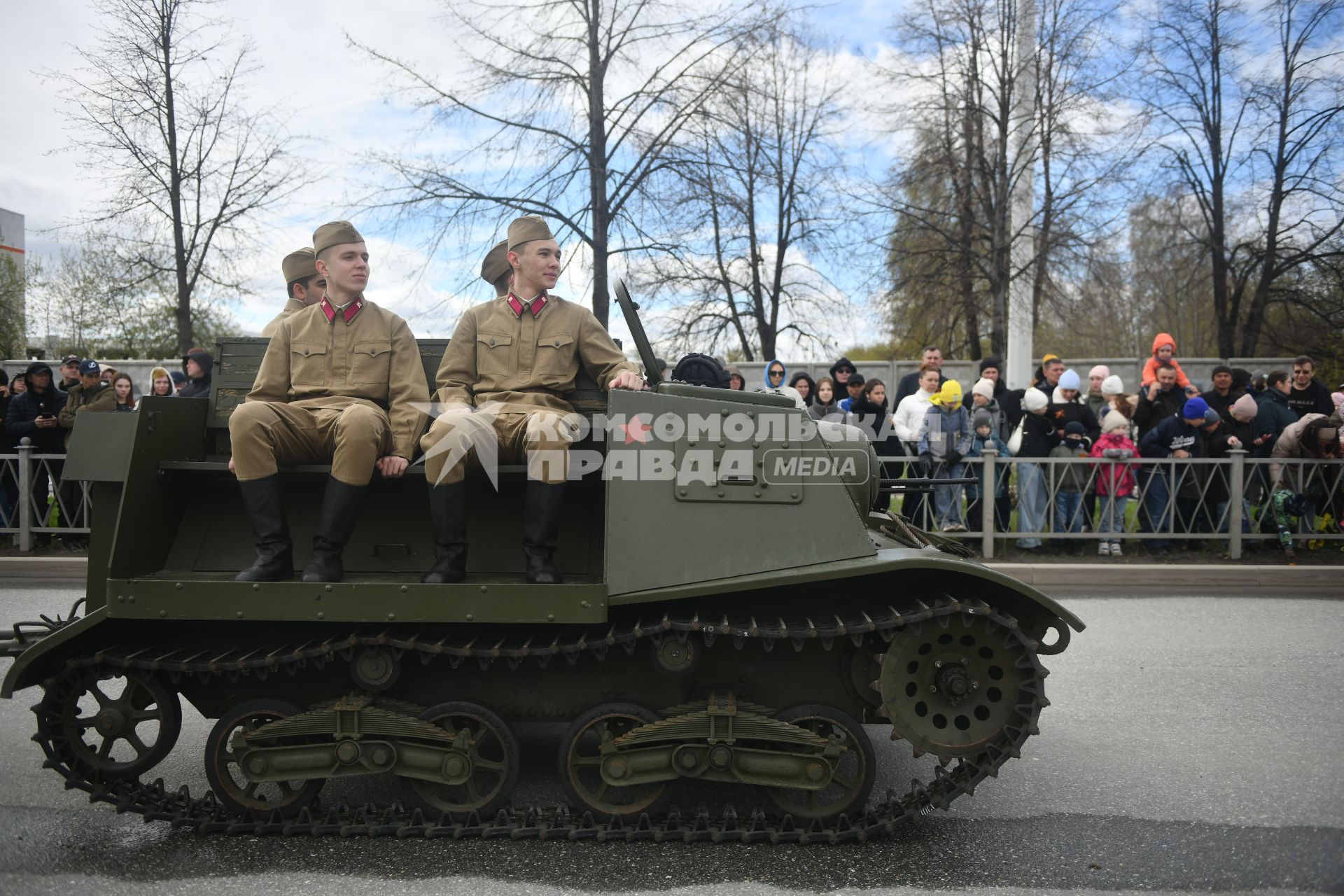 Парад исторической техники в День Победы в Свердловской области