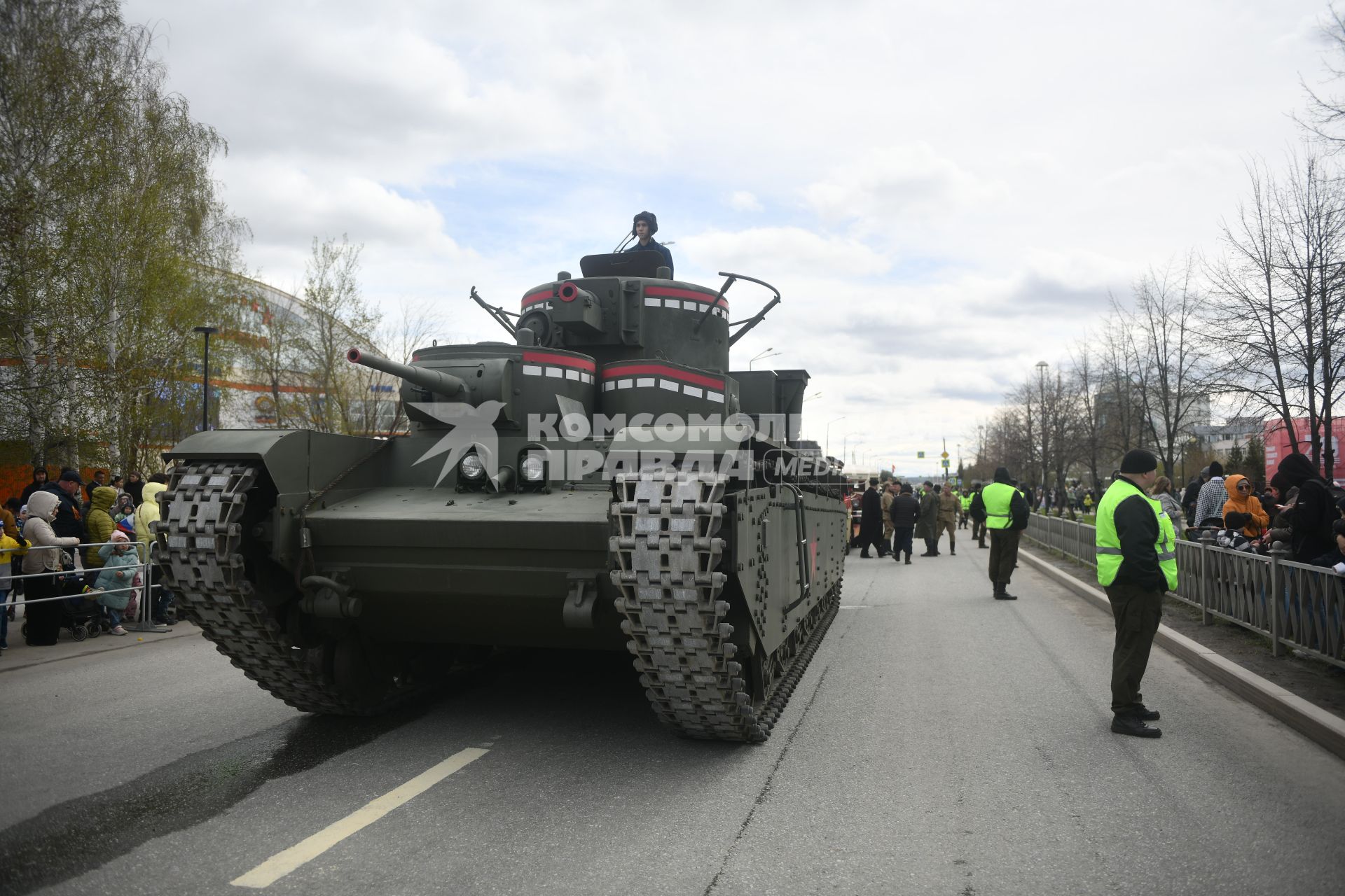 Парад исторической техники в День Победы в Свердловской области