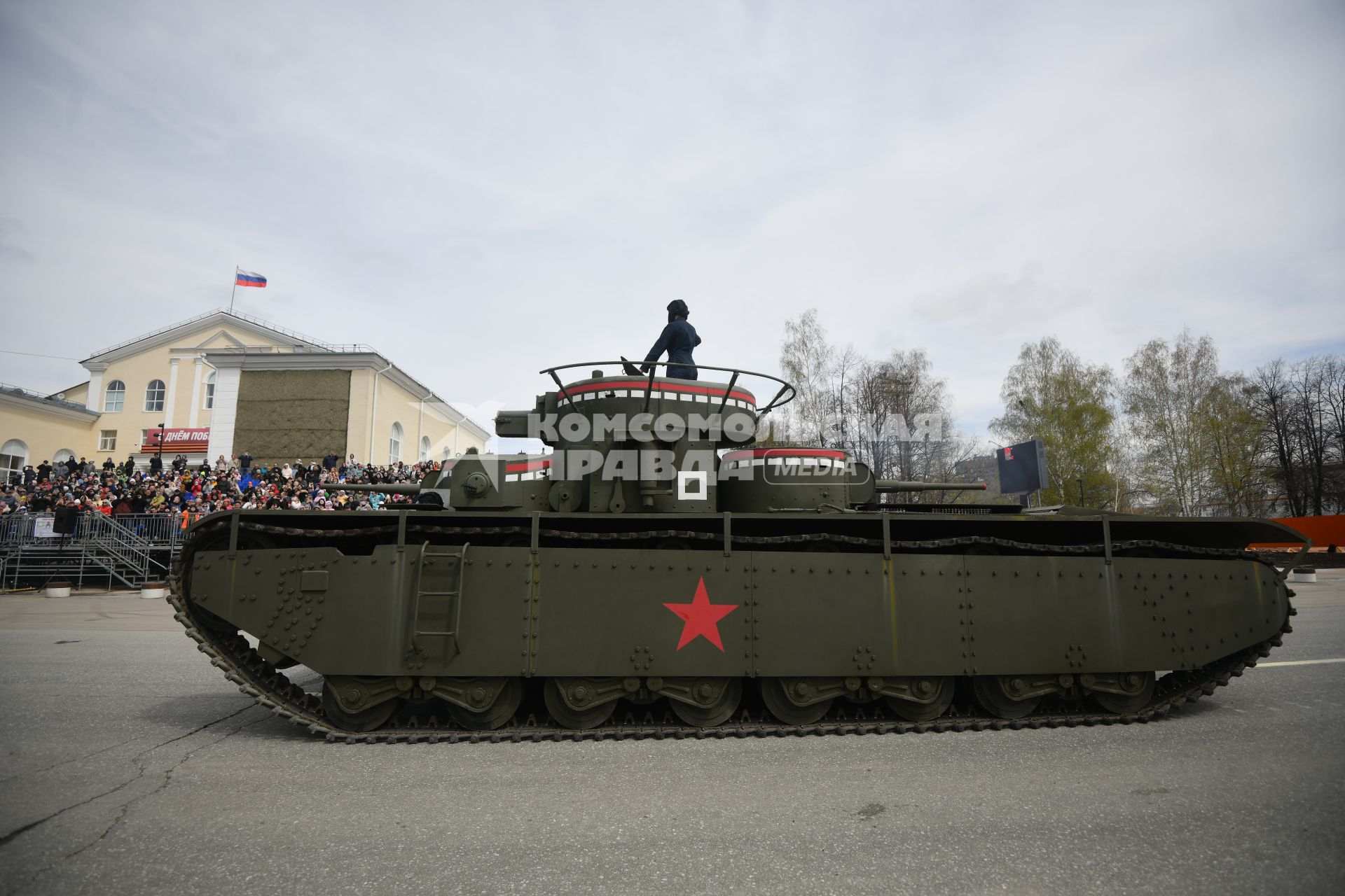 Парад исторической техники в День Победы в Свердловской области