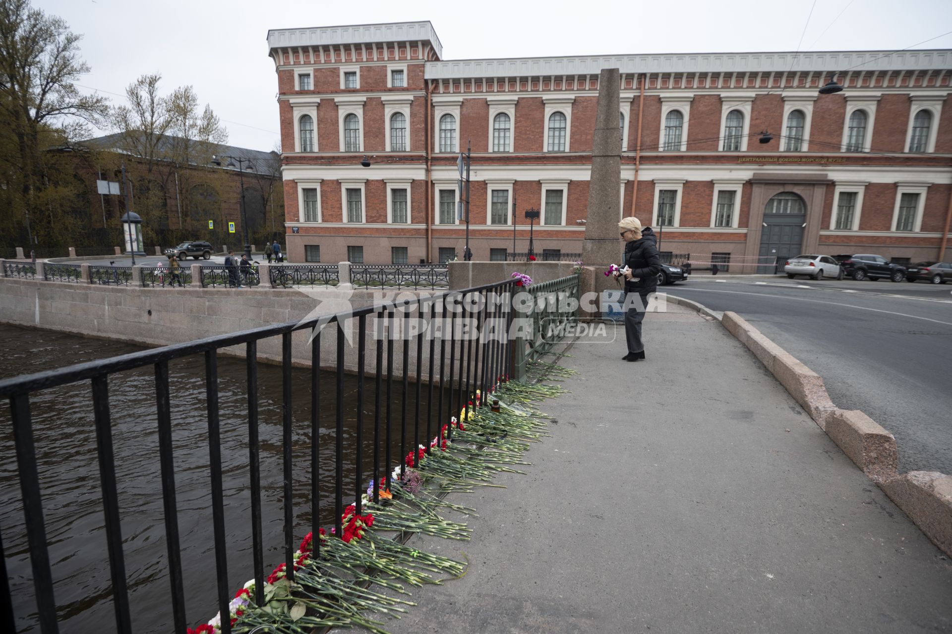 Место падения автобуса в Санкт-Петербурге