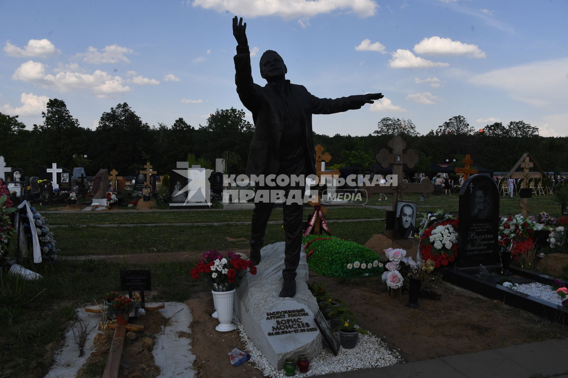 Могила Бориса Моисеева в Москве