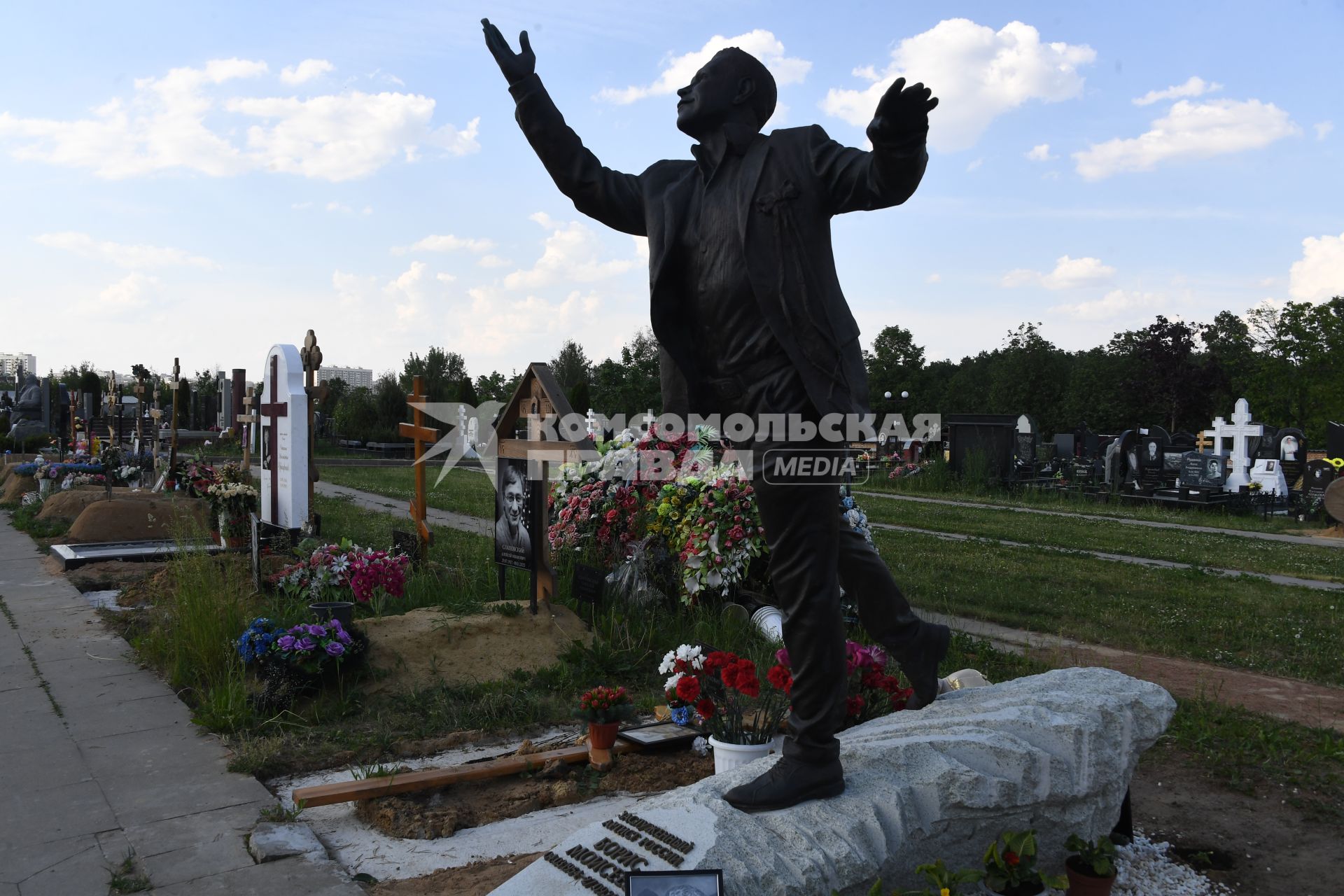 Могила Бориса Моисеева в Москве
