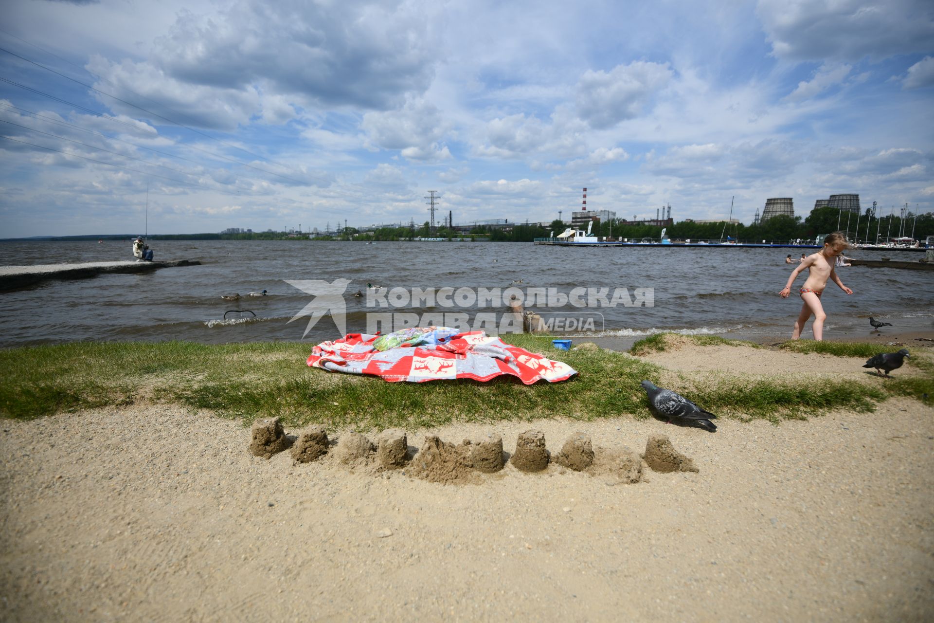 Первые теплые летние дни в Екатеринбурге