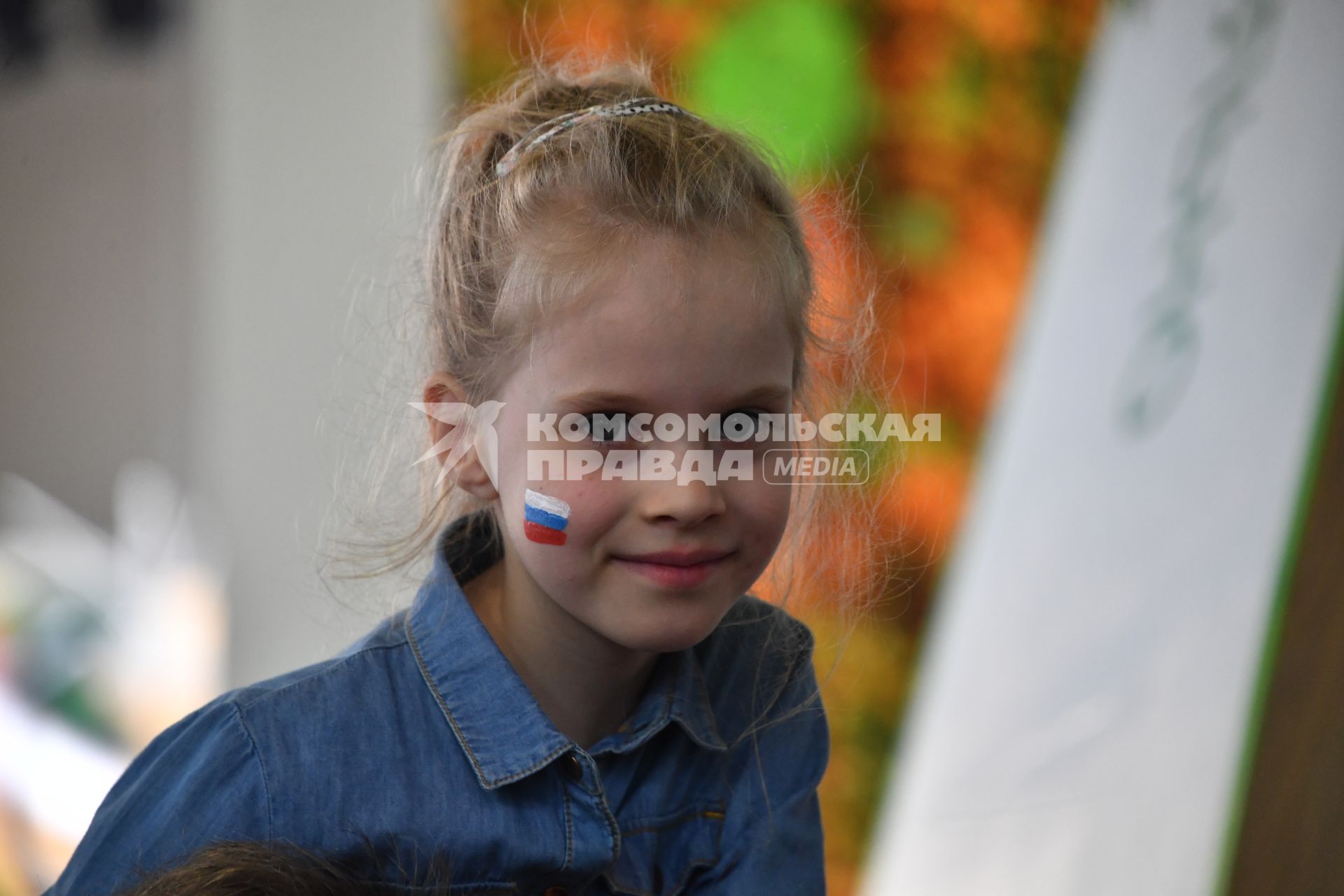 Москвичи отмечают День России на ВДНХ