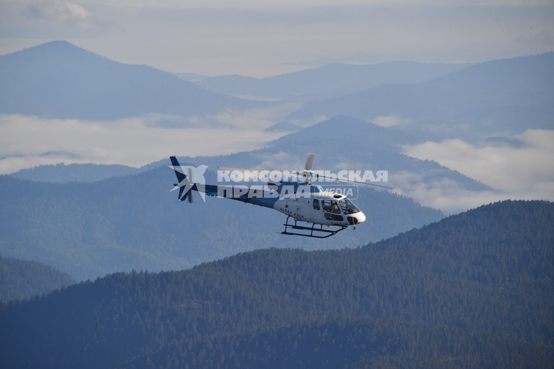 Вертолет AS-350 Altay Avia.