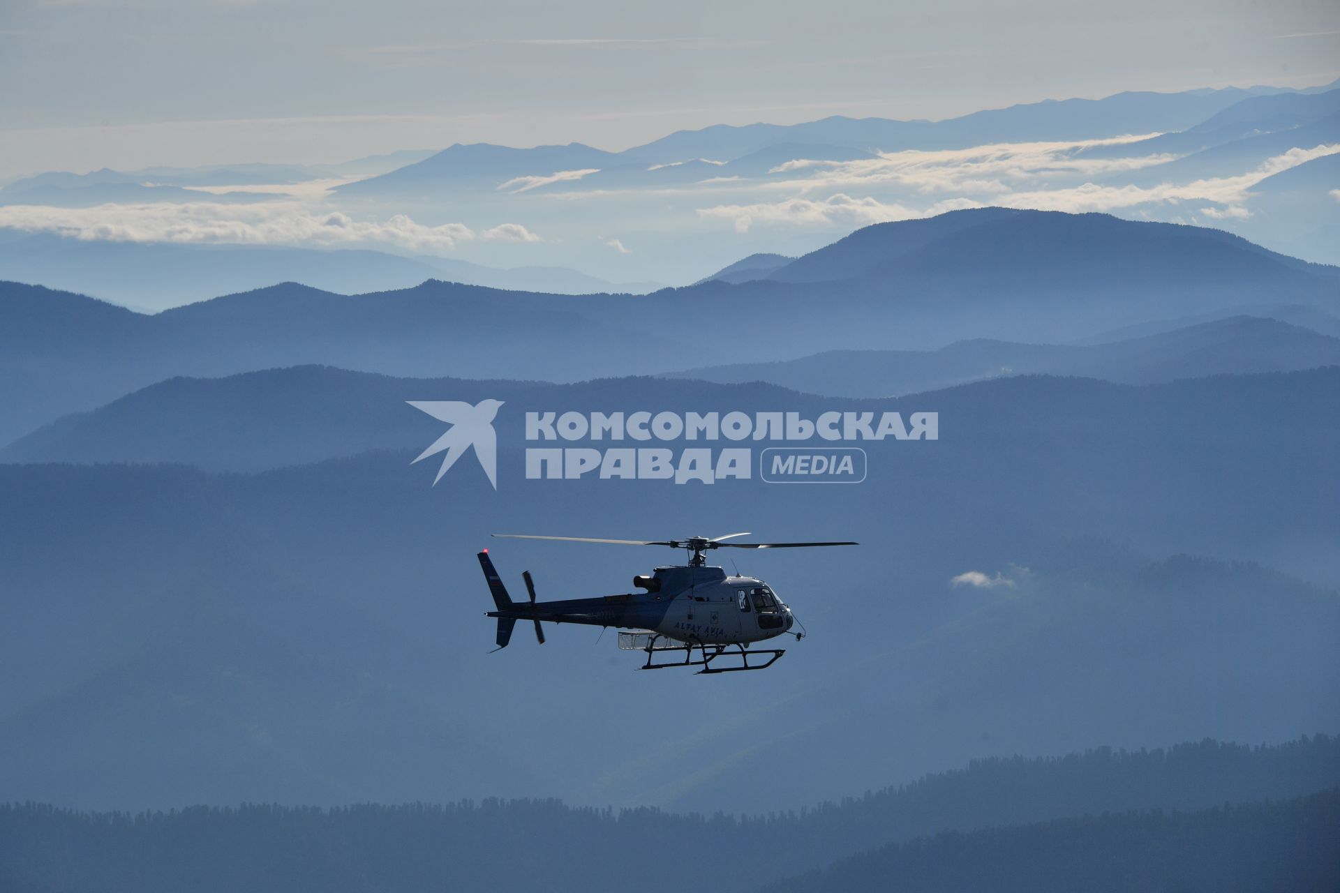 Вертолет AS-350 Altay Avia.