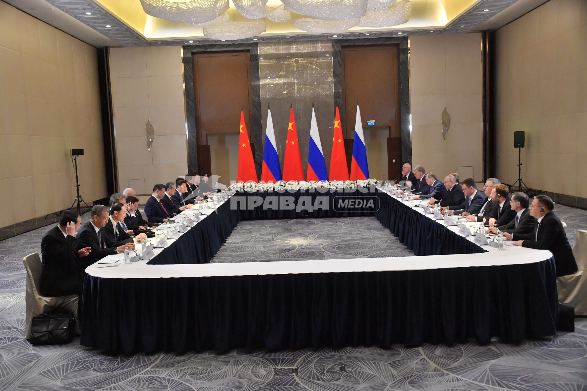 Визит президента РФ Владимира Путина в Казахстан для участия в саммите ШОС