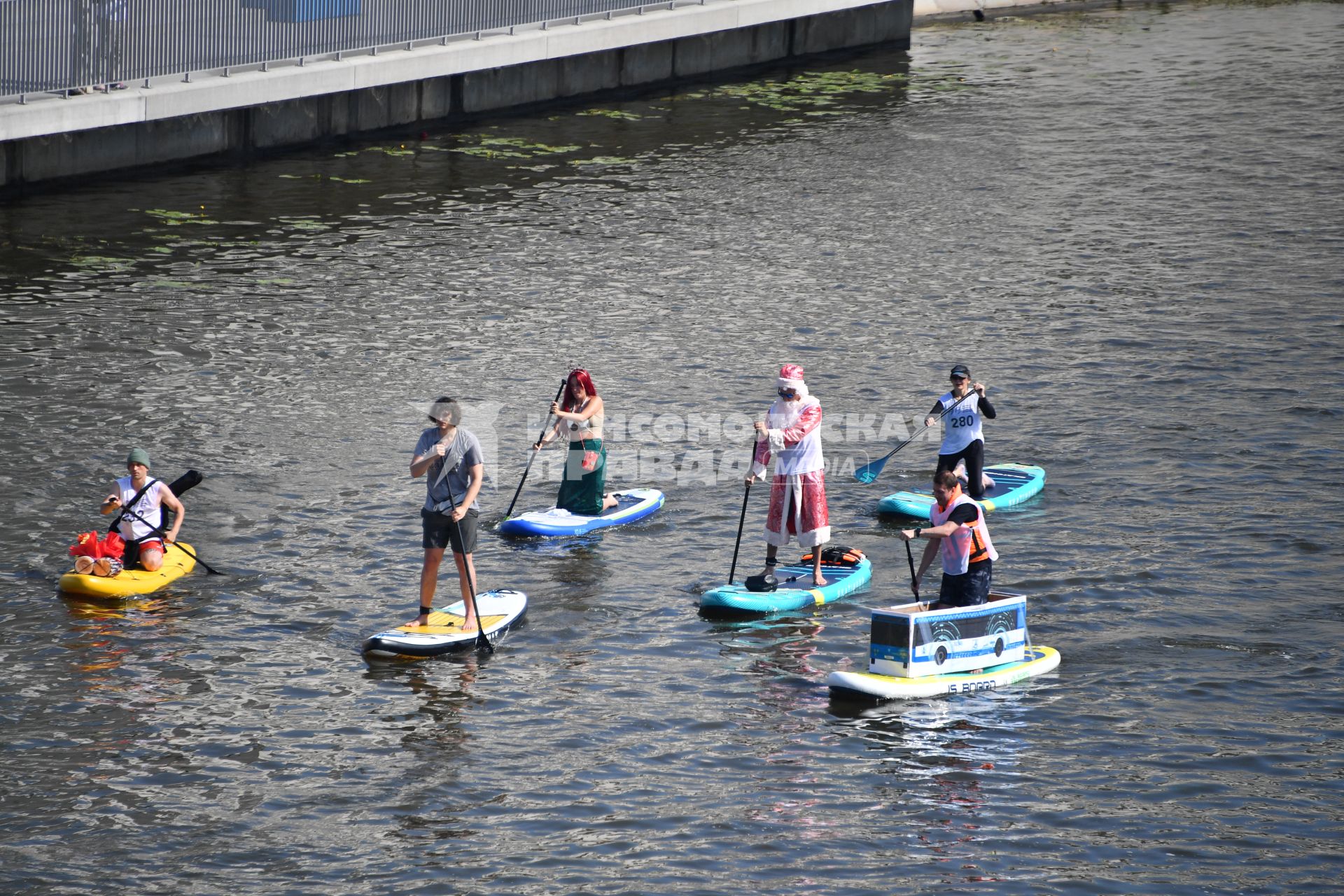 Костюмированный SUP-заплыв в Москве