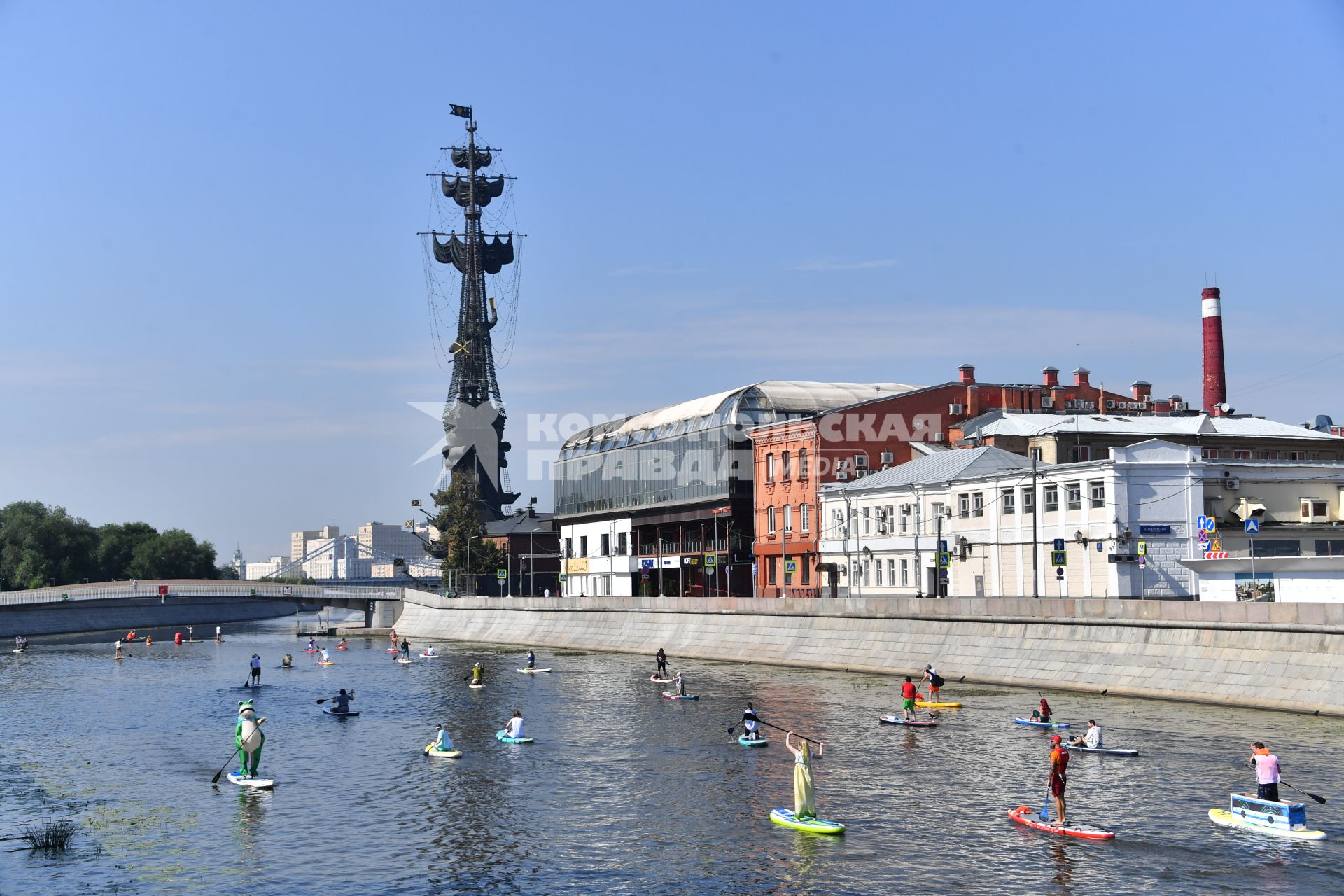 Костюмированный SUP-заплыв в Москве