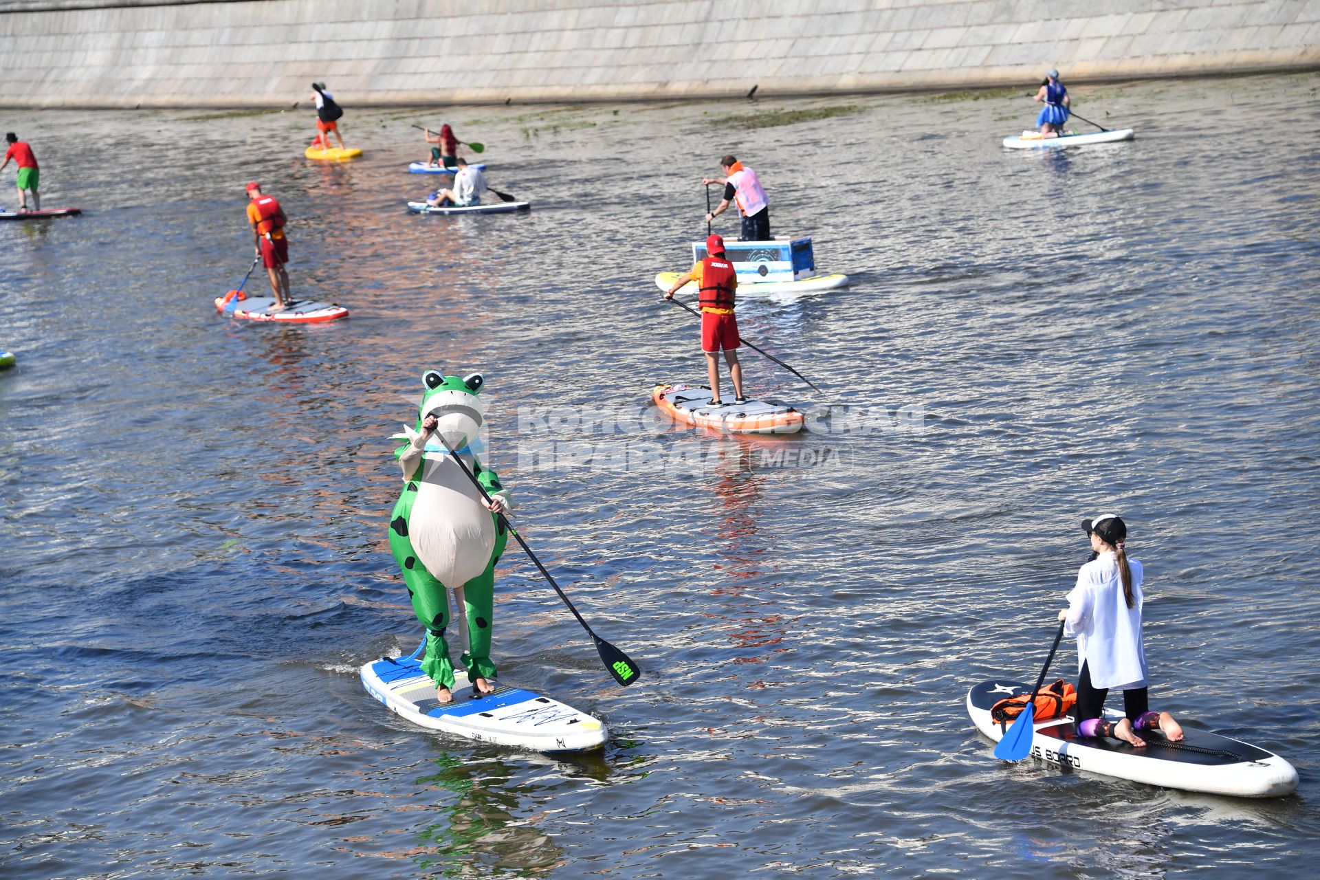 Костюмированный SUP-заплыв в Москве