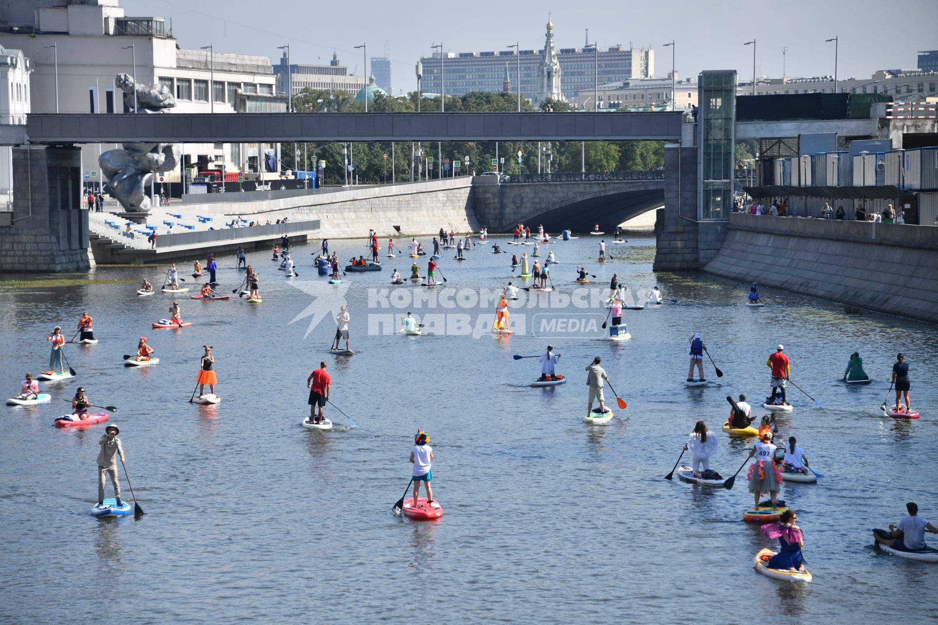 Костюмированный SUP-заплыв в Москве