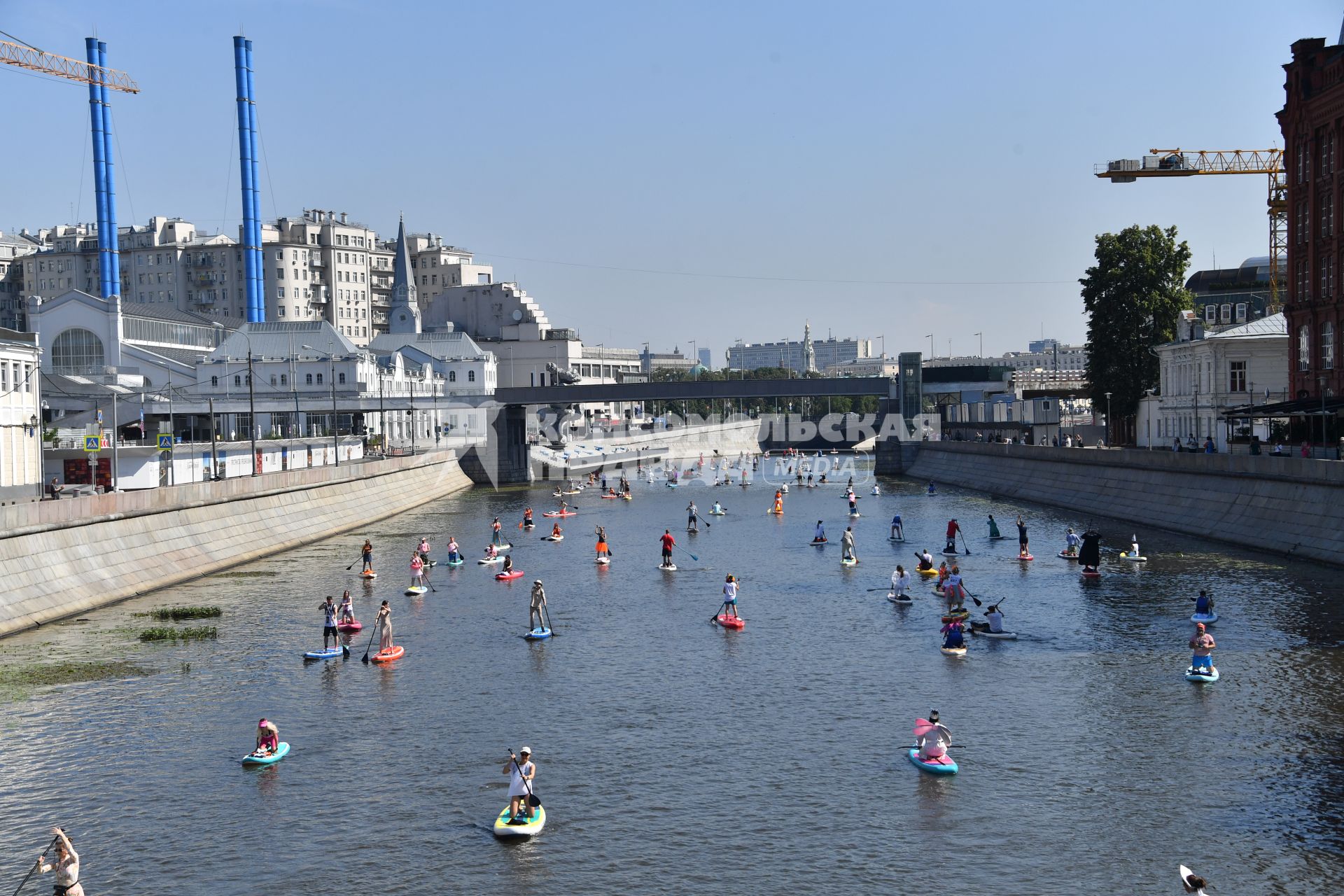 Костюмированный SUP-заплыв в Москве