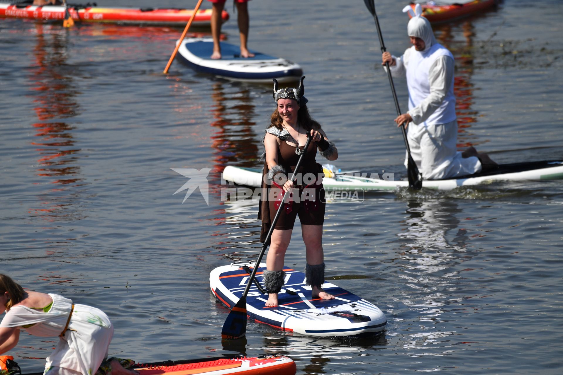 Костюмированный SUP-заплыв в Москве