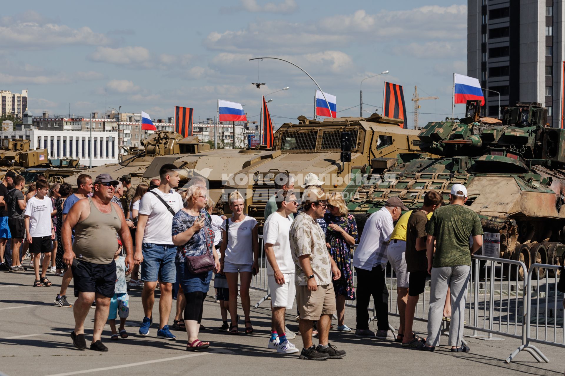 Выставка трофейной техники НАТО в Челябинске