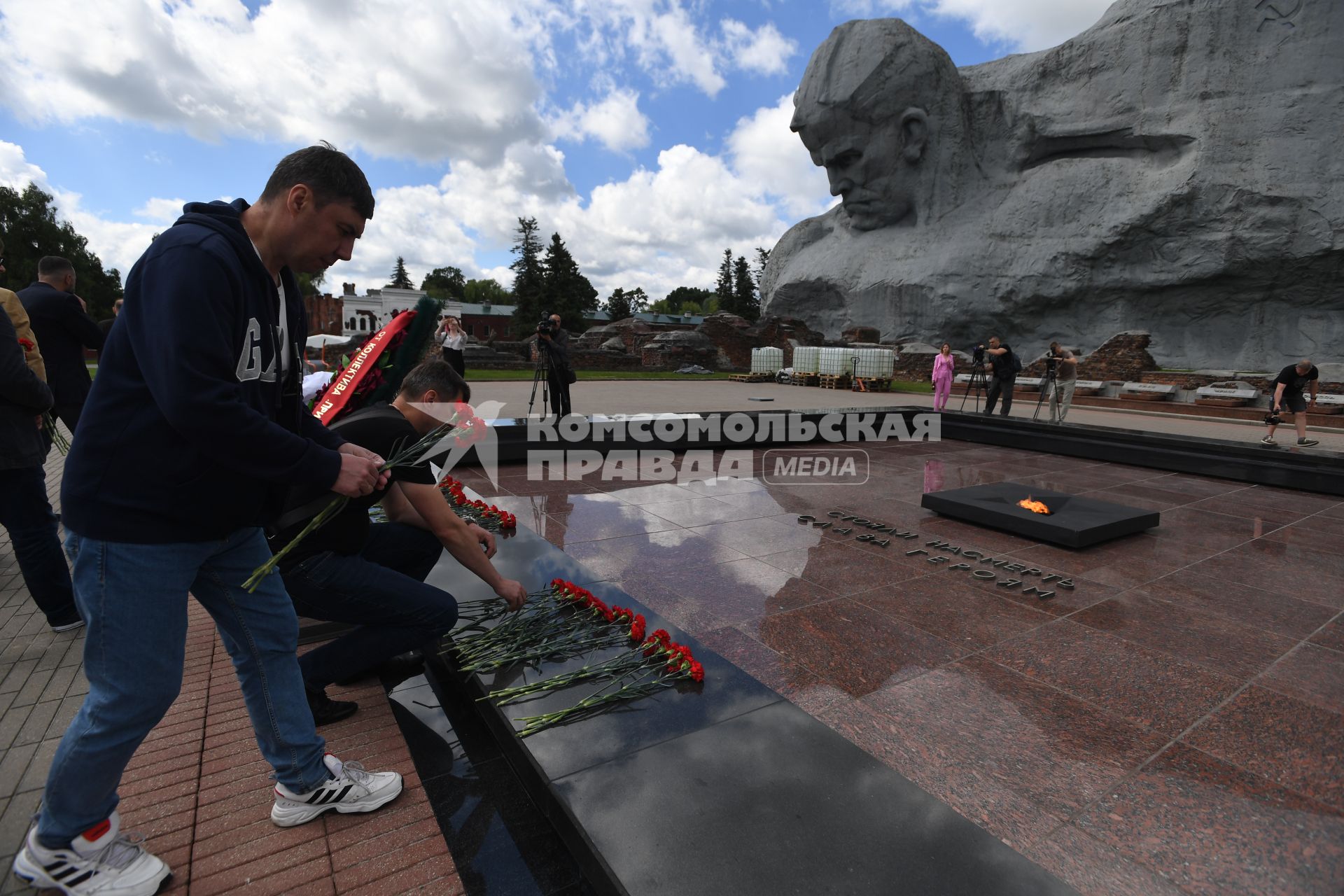 Пресс-тур для представителей российских, белорусских и союзных СМИ \"83-я годовщина начала ВОВ. День памяти и скорби в Брестской крепости\". Брест.