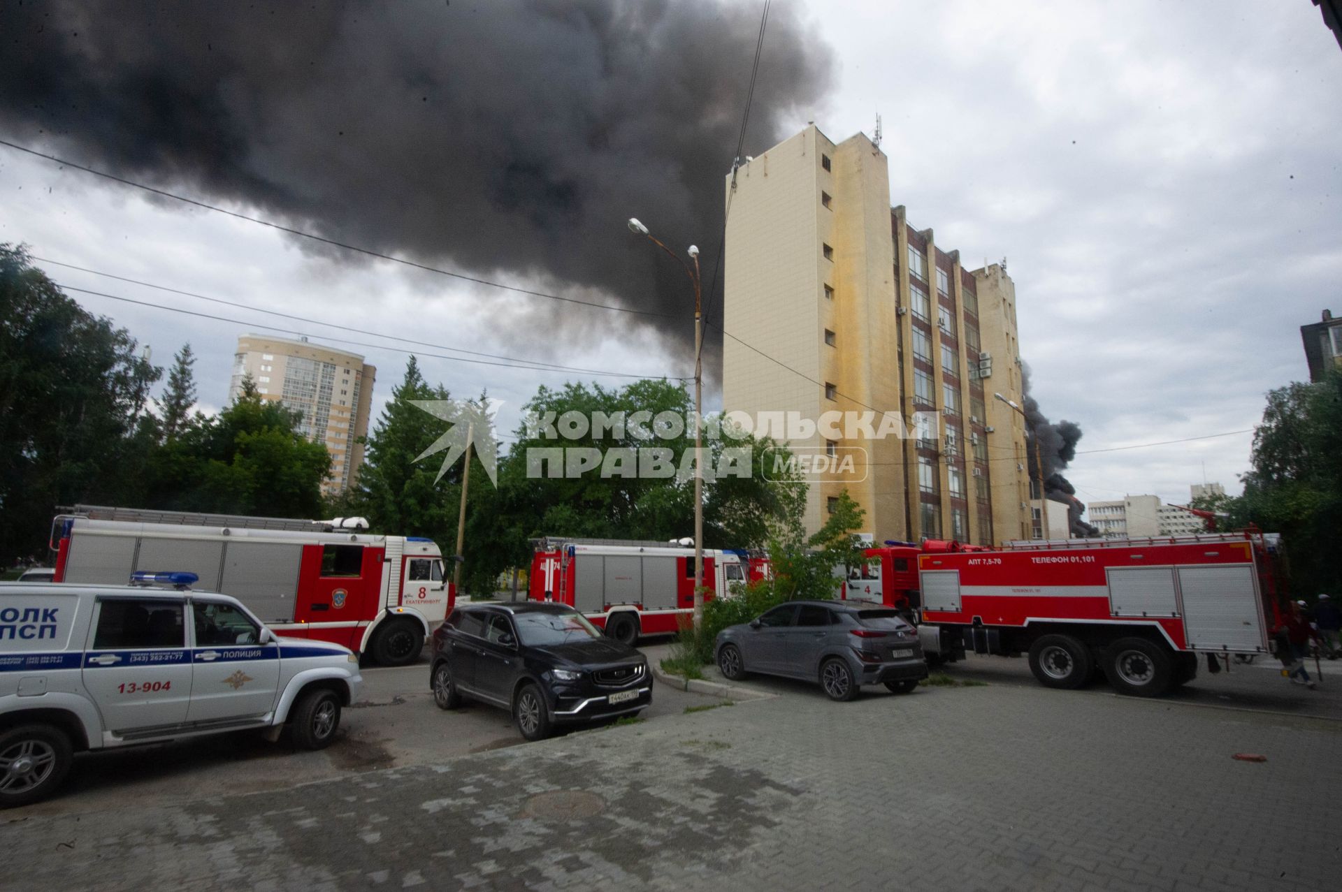 Тушение пожара на территории НПО автоматики в Екатеринбурге