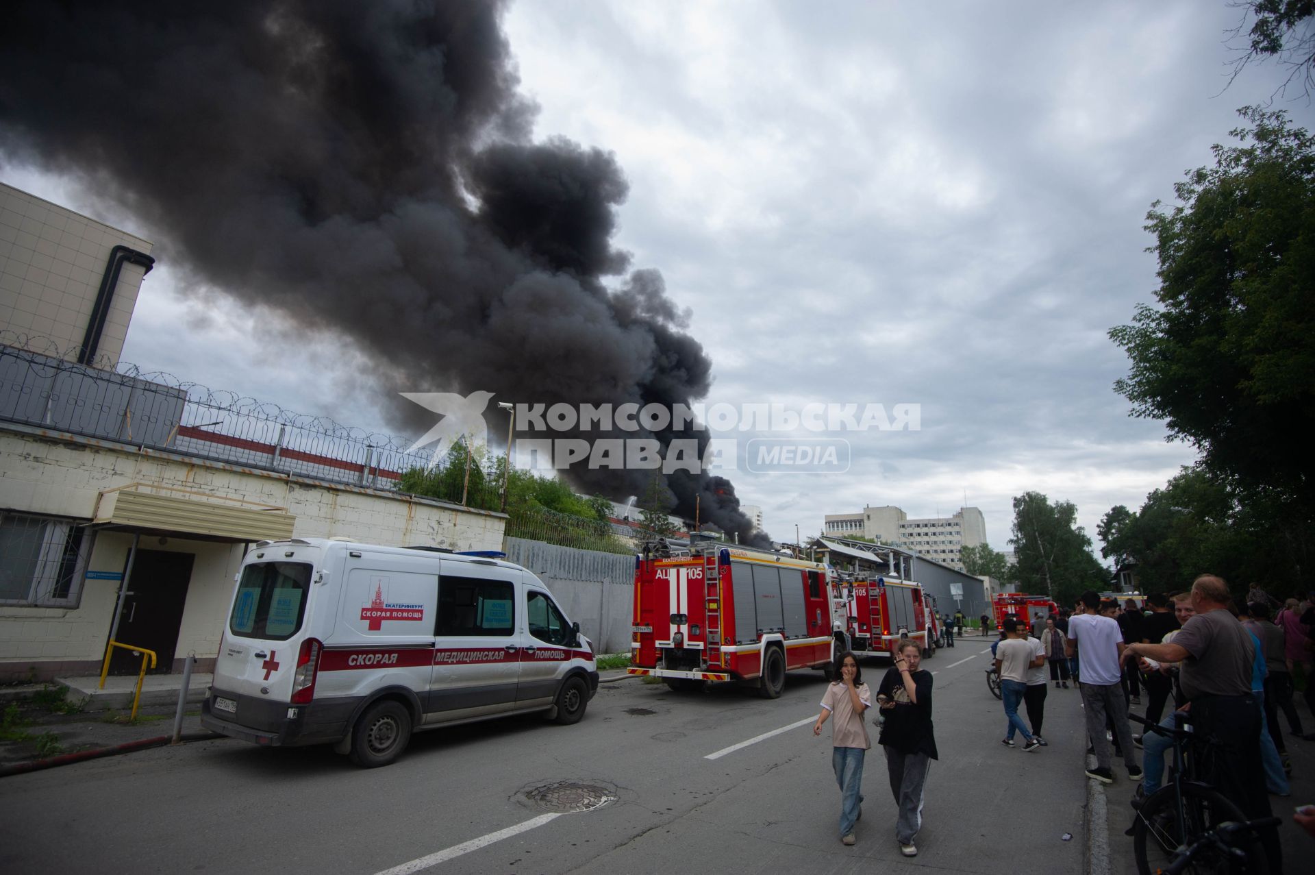 Тушение пожара на территории НПО автоматики в Екатеринбурге