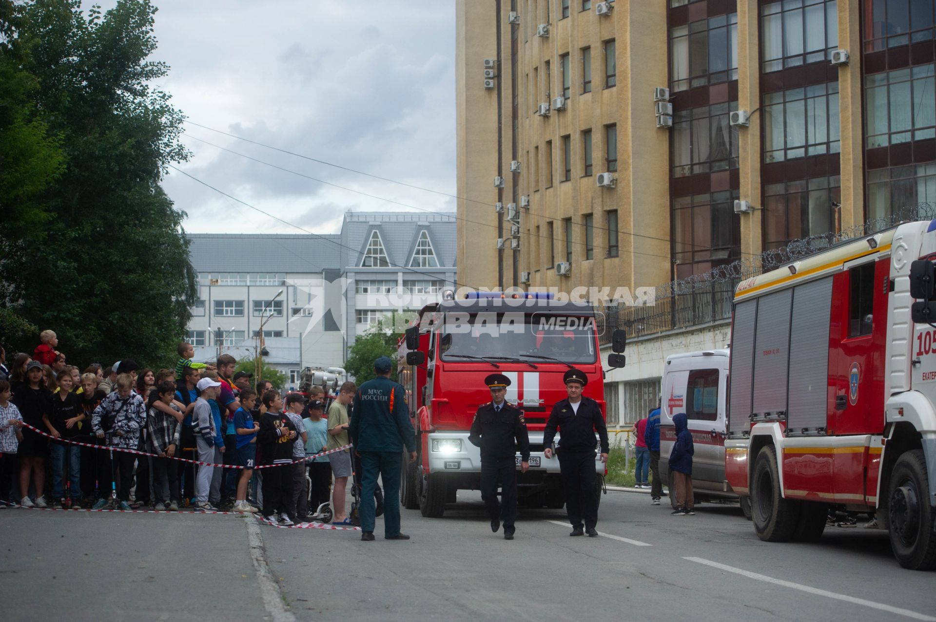 Тушение пожара на территории НПО автоматики в Екатеринбурге