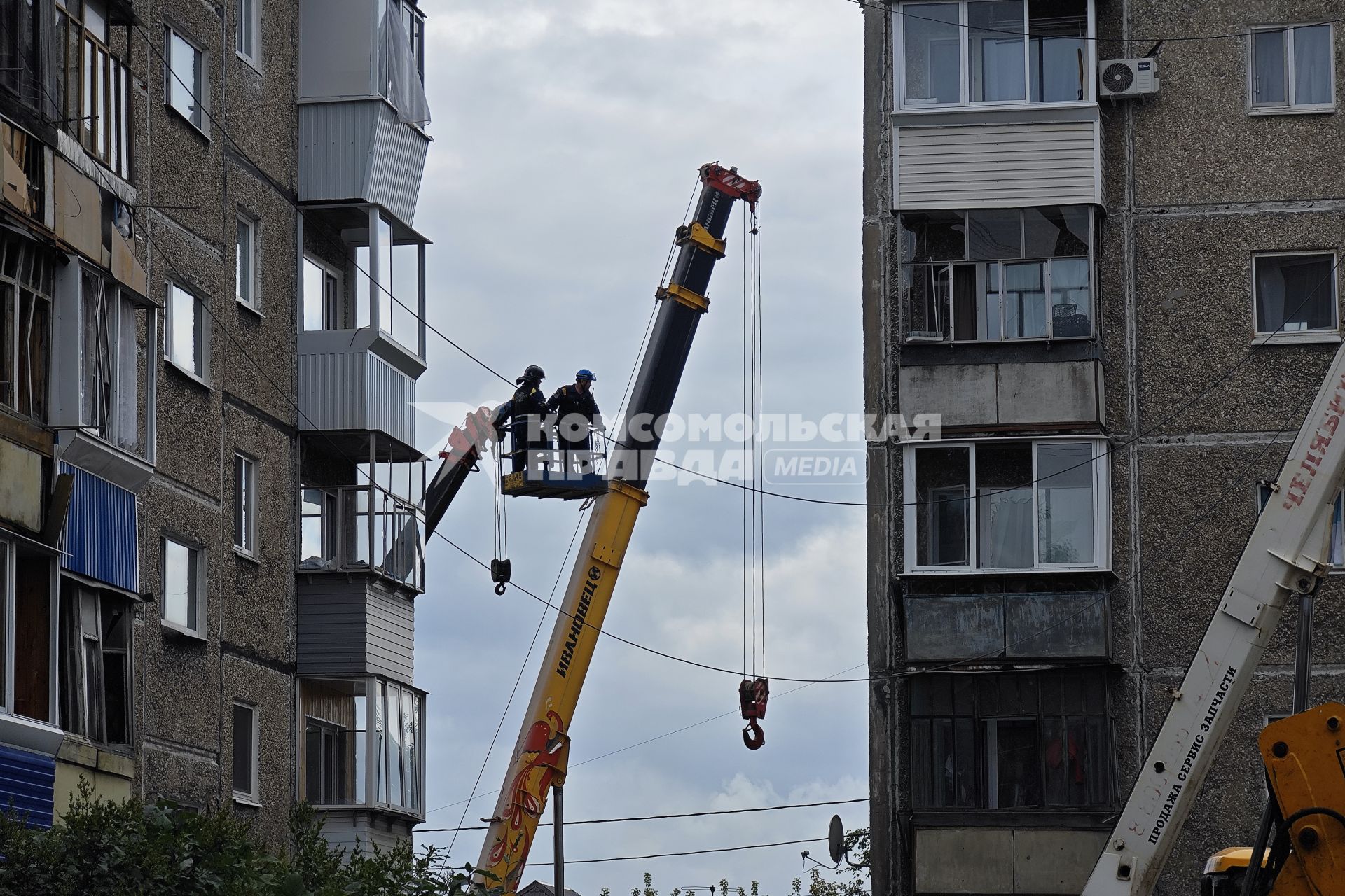 Последствия обрушения подъезда жилого дома в Нижнем Тагиле из-за взрыва газа