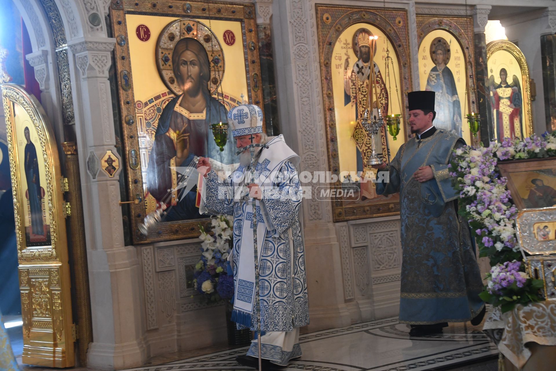 Патриарх Кирилл совершил Божественную литургию в храме Сретенского монастыря