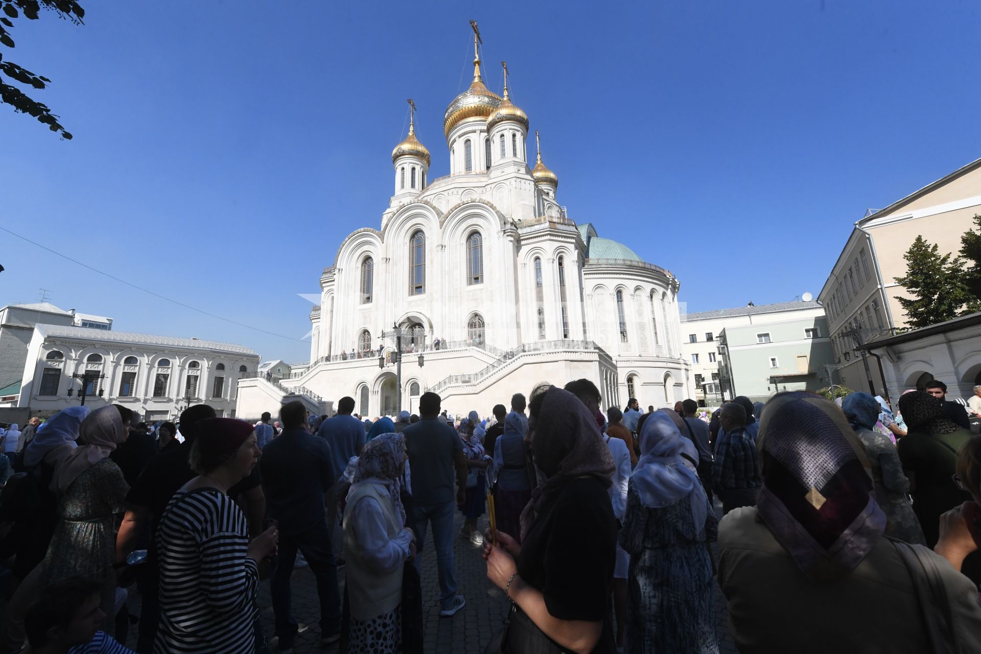 Божественная литургия в храме Сретенского монастыря