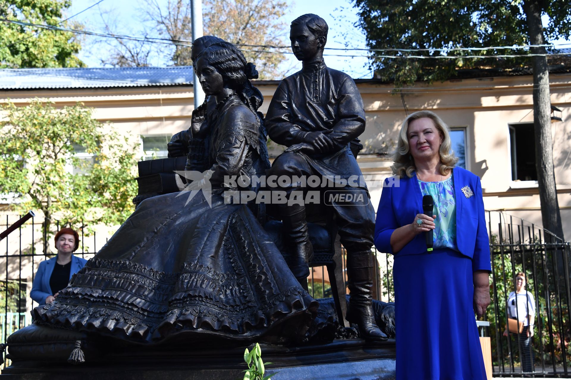 Анна Громова на открытии памятника императрице Марии Александровне в императорском имении Ильинское-Усово