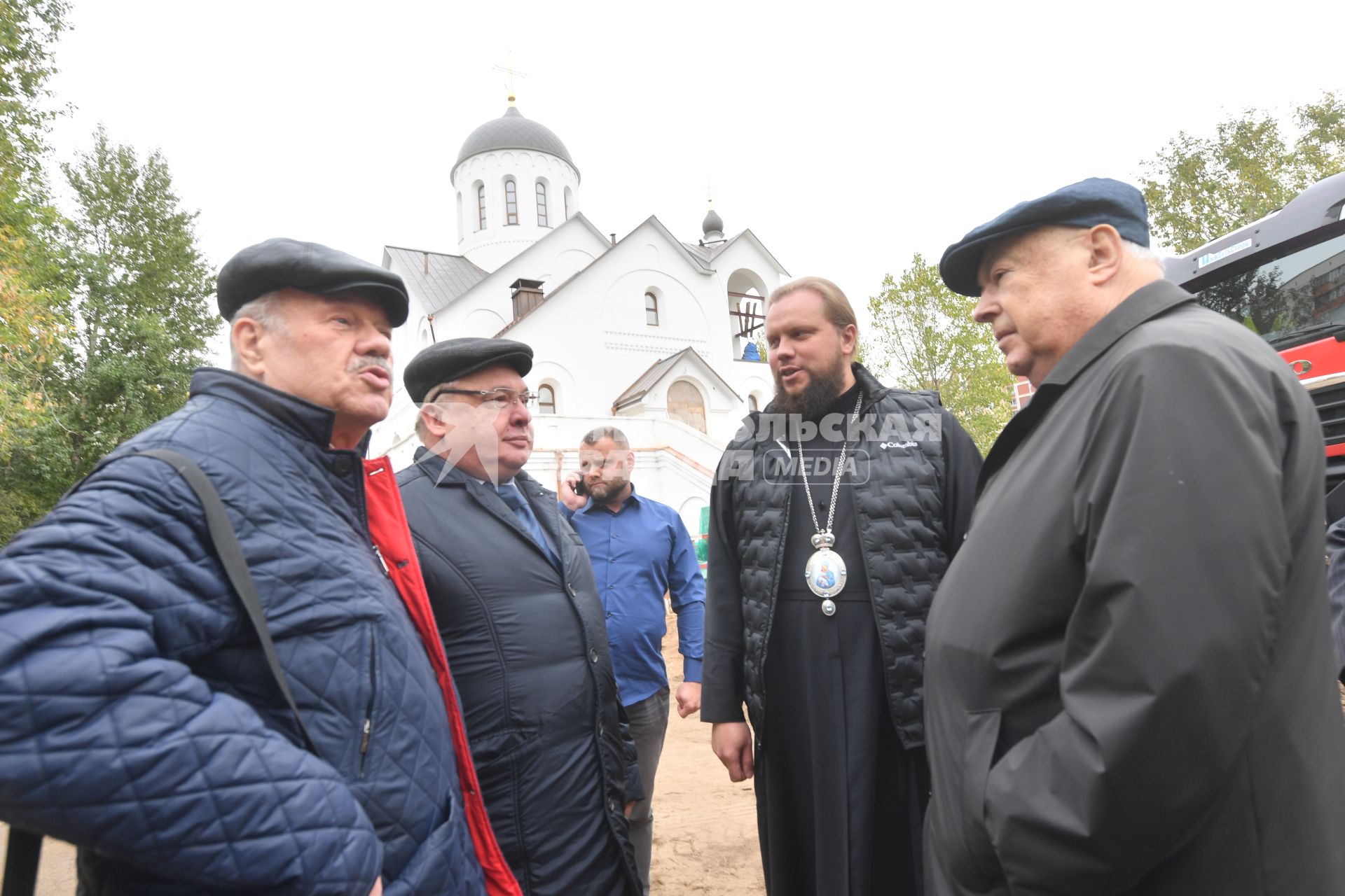 Владимир Ресин посетил строящийся храм Александра Невского в Хорошёво-Мнёвниках