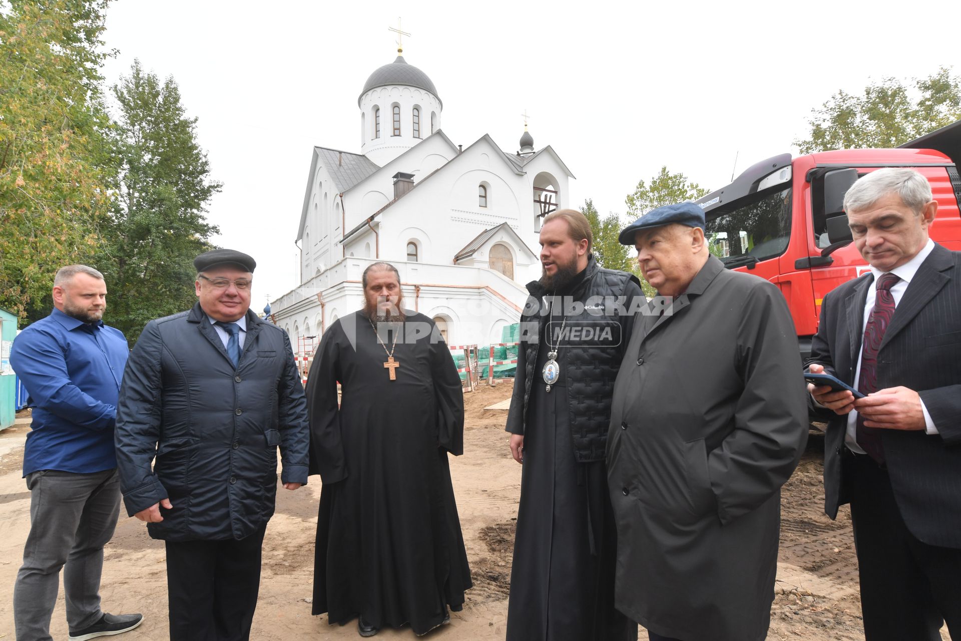 Владимир Ресин посетил строящийся храм Александра Невского в Хорошёво-Мнёвниках