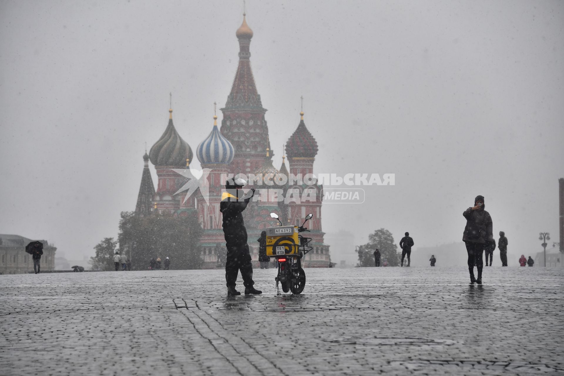 Первый снег в Москве