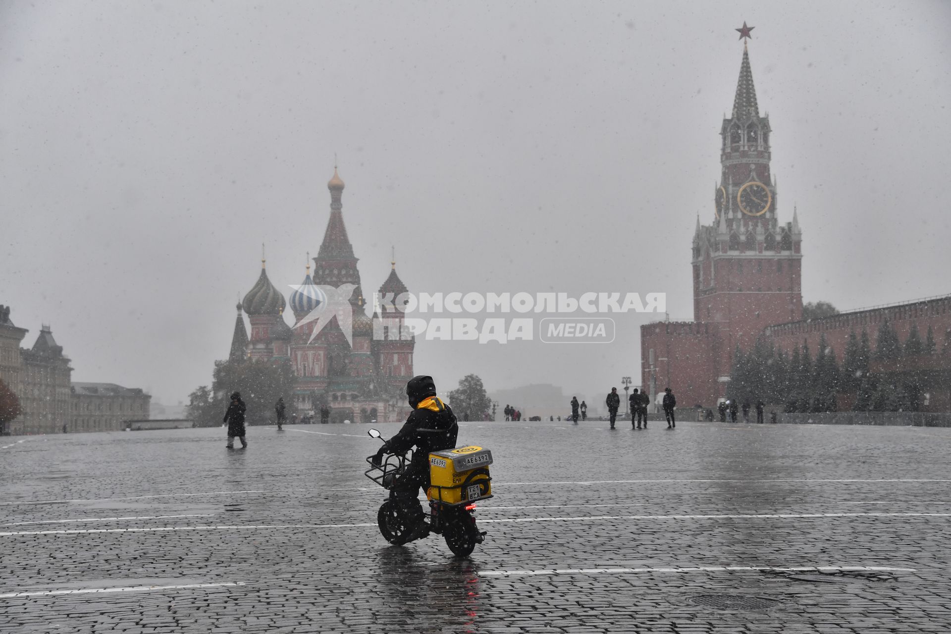 Первый снег в Москве