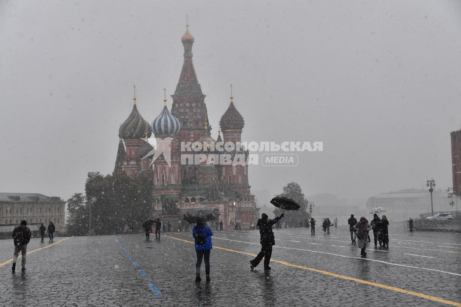 Первый снег в Москве