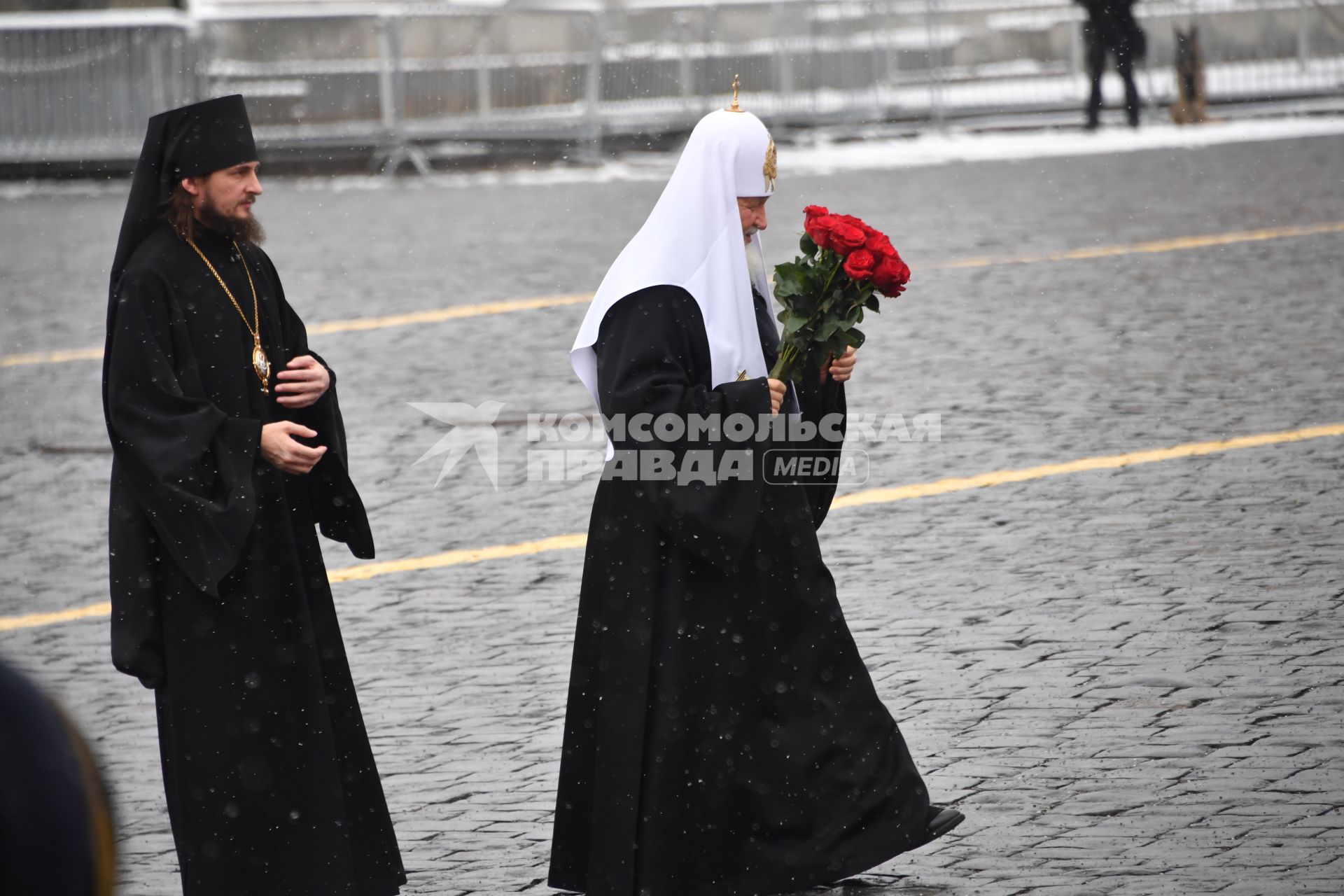 Возложение цветов к памятнику Минину и Пожарскому в День народного единства