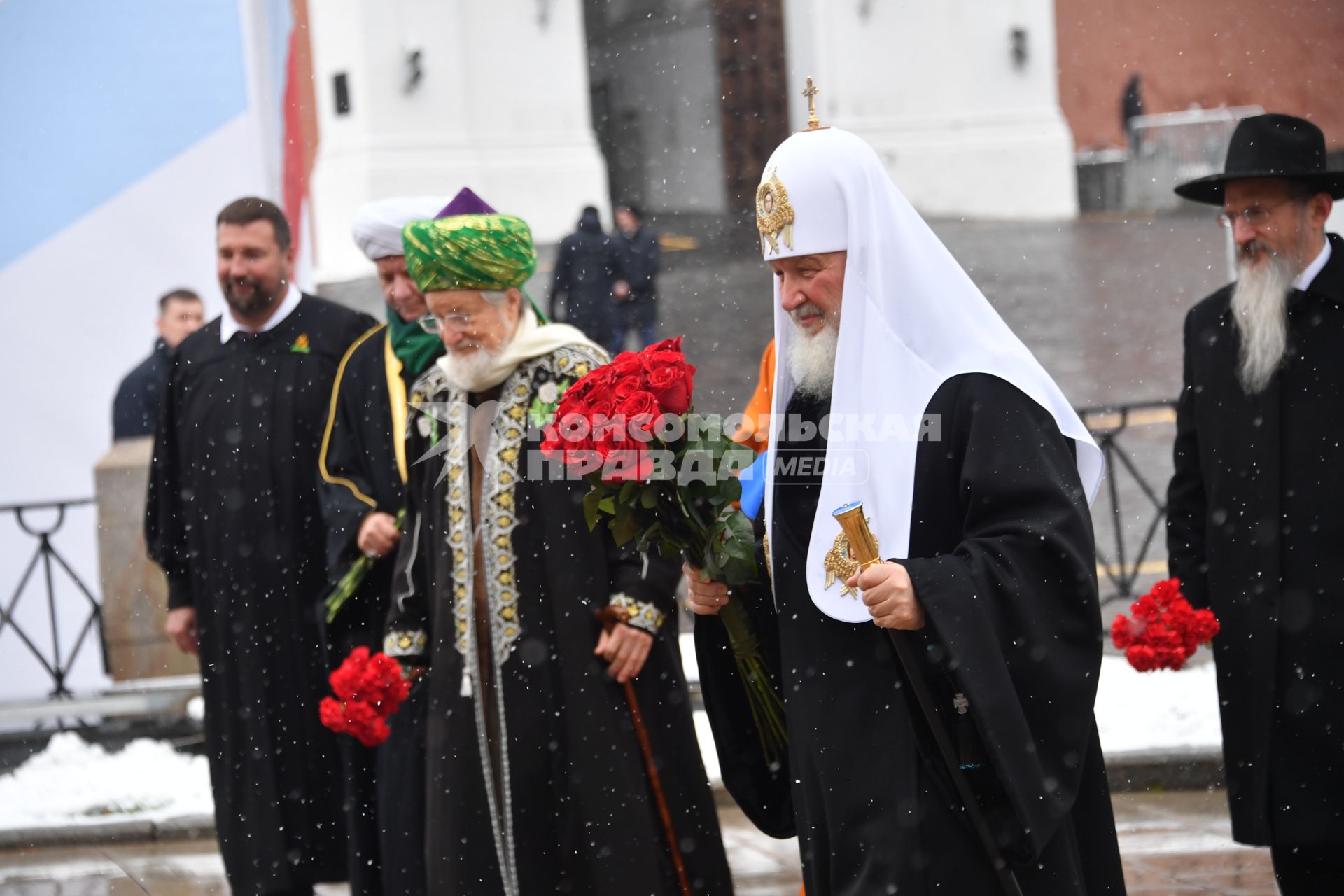 Возложение цветов к памятнику Минину и Пожарскому в День народного единства