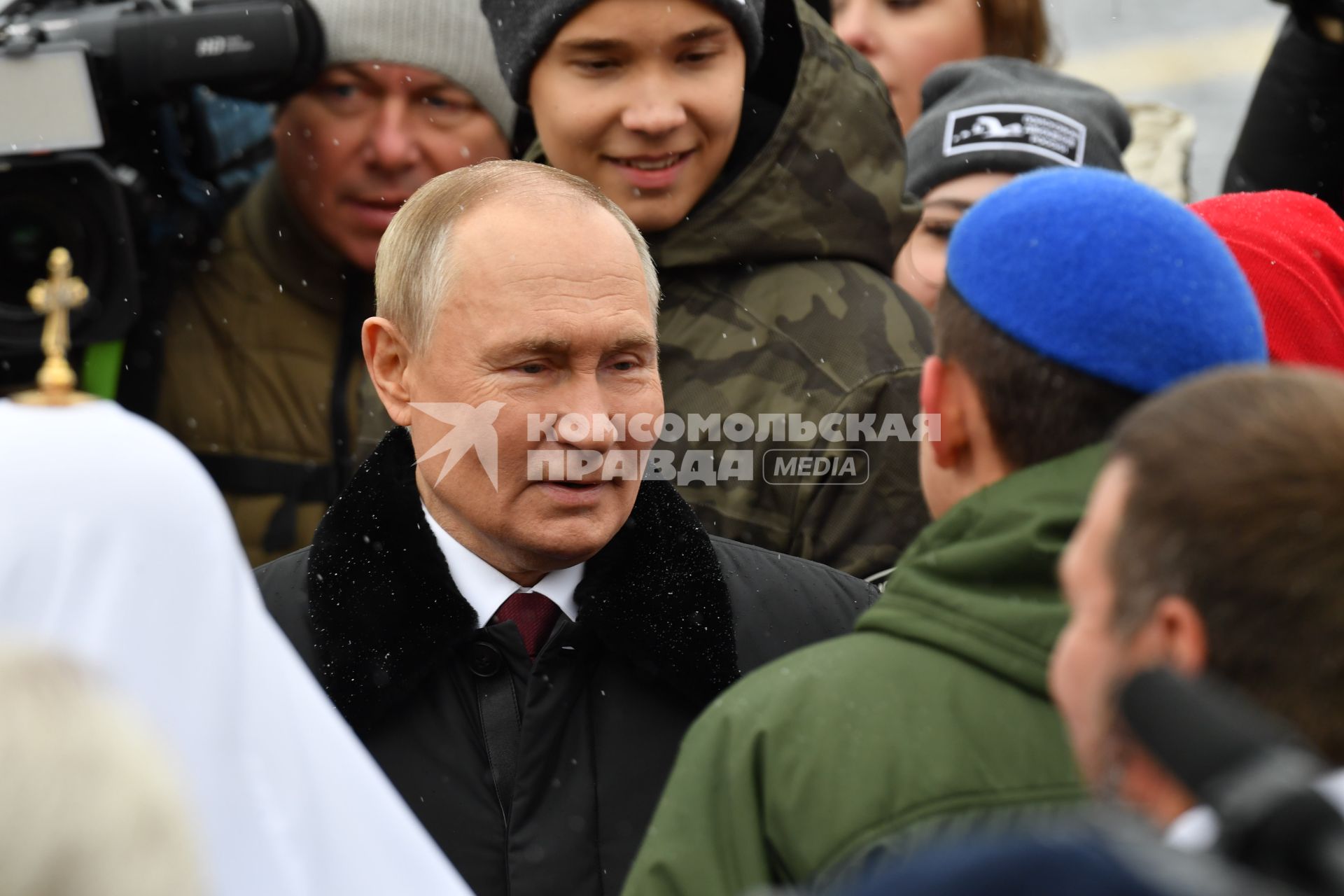 Президент Владимир Путин возложил цветы к памятнику К. Минину и Д. Пожарскому в День народного единства