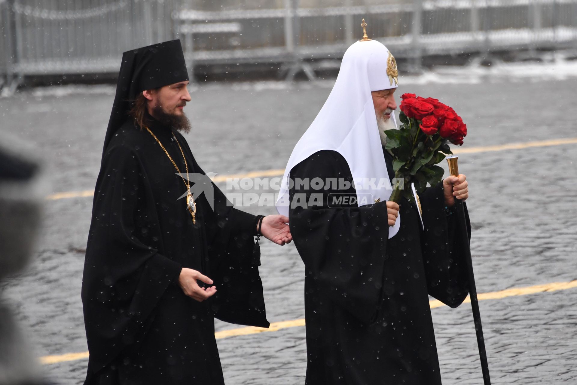 Возложение цветов к памятнику Минину и Пожарскому в День народного единства