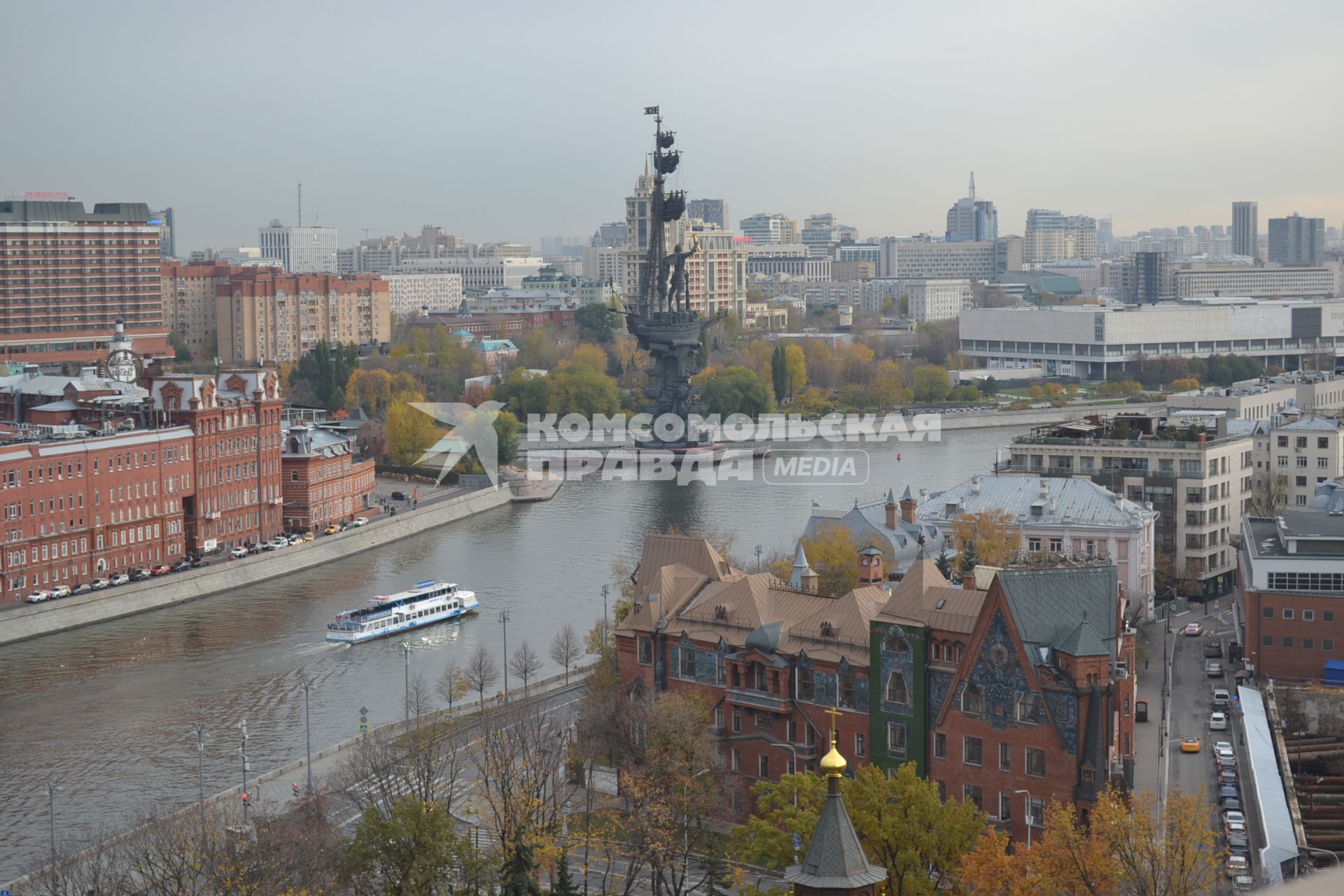 Виды Москвы со смотровой площадки храма Христа Спасителя