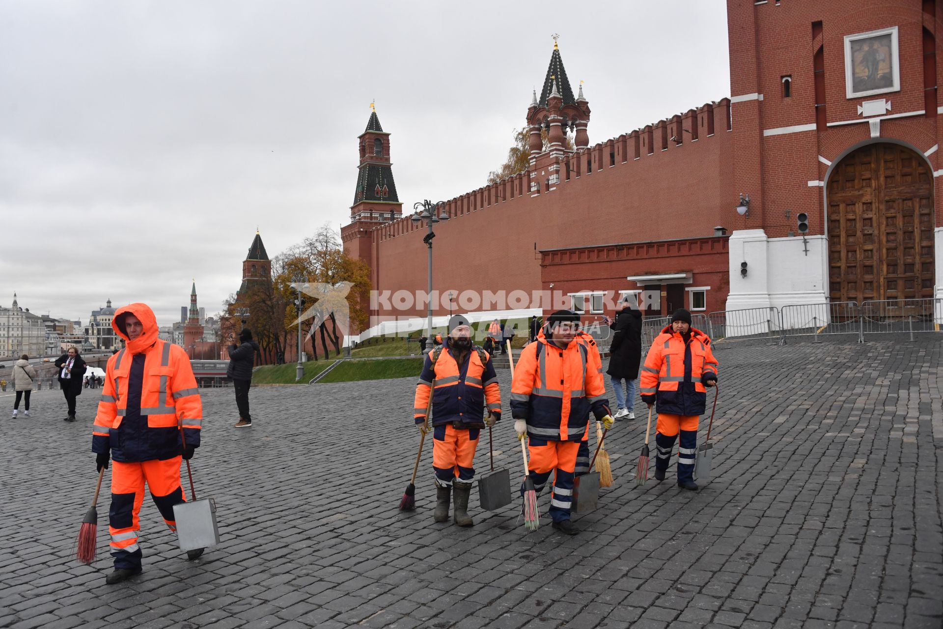 Сотрудники коммунальных служб в Москве