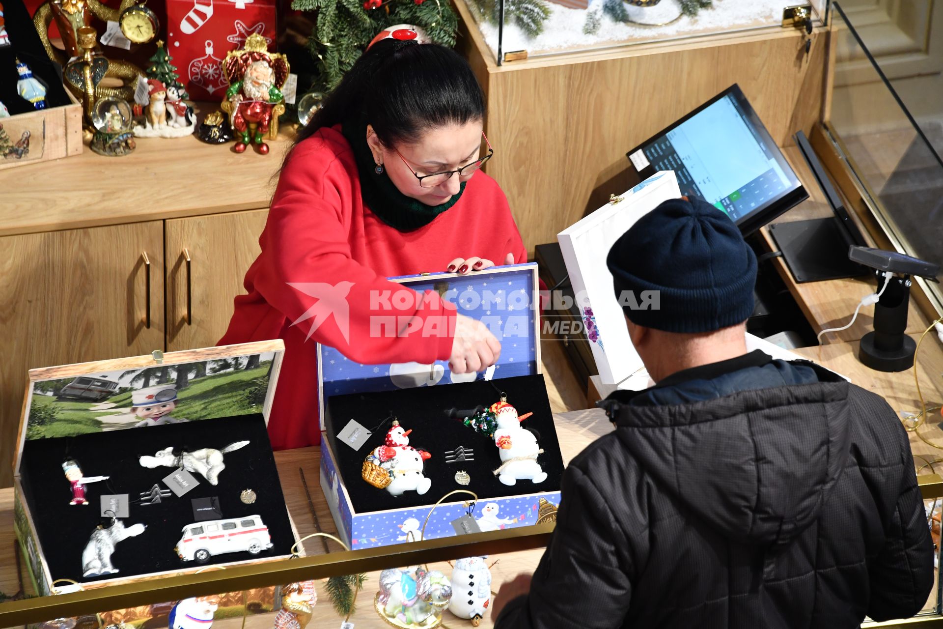 Предновогодняя торговля в ГУМе