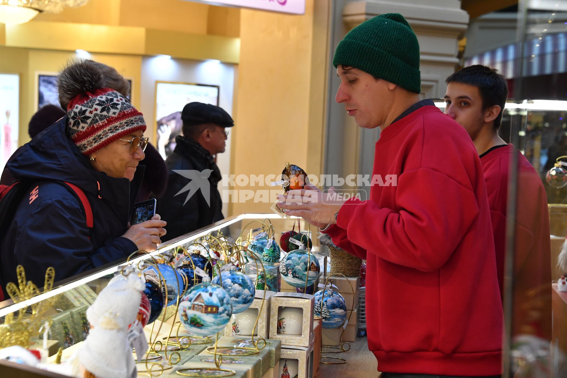 Предновогодняя торговля в ГУМе