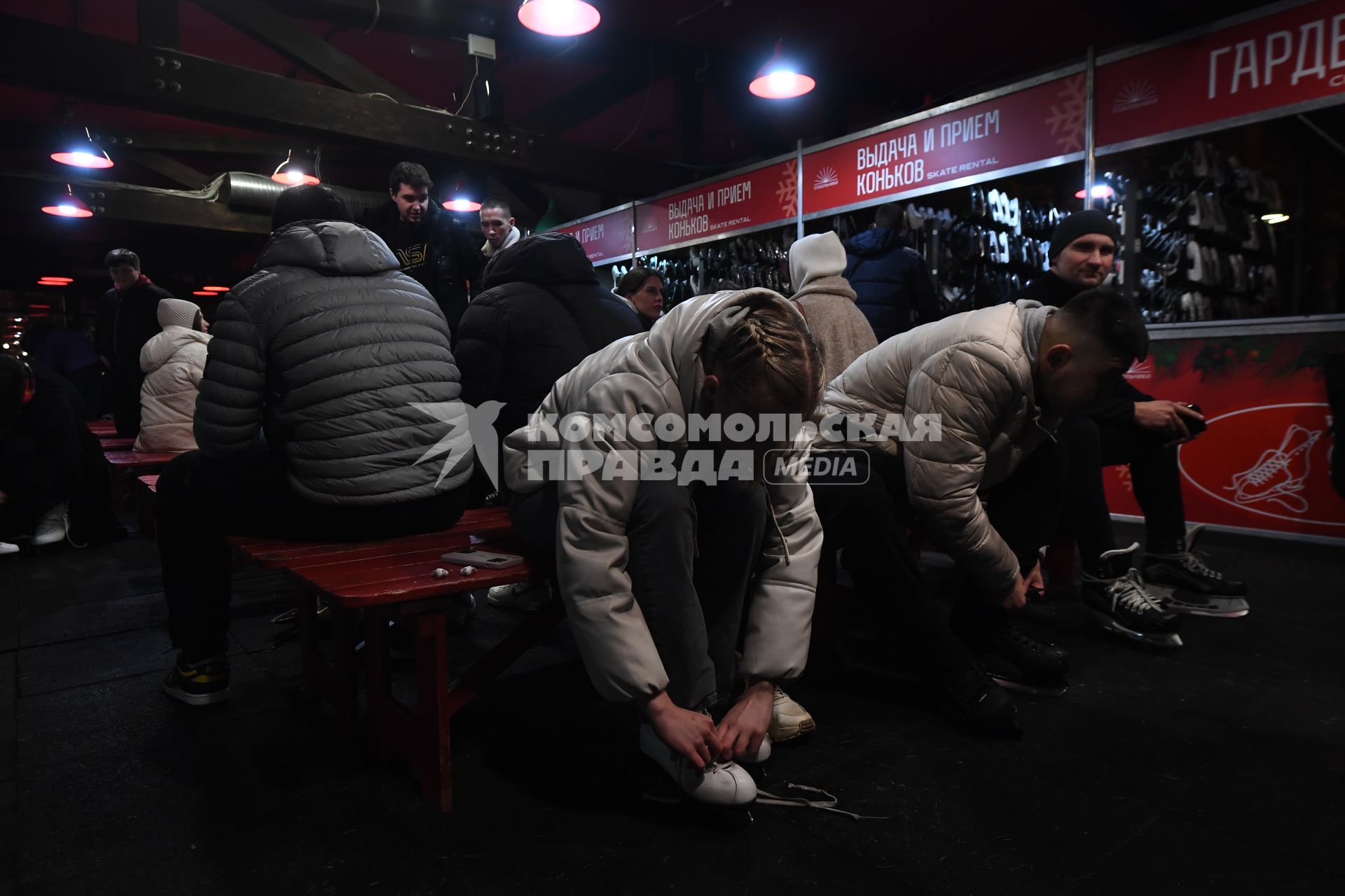 Каток в парке \"Сокольники\" в Москве