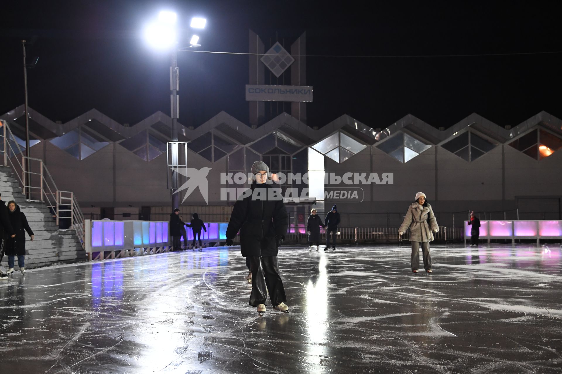 Каток в парке \"Сокольники\" в Москве