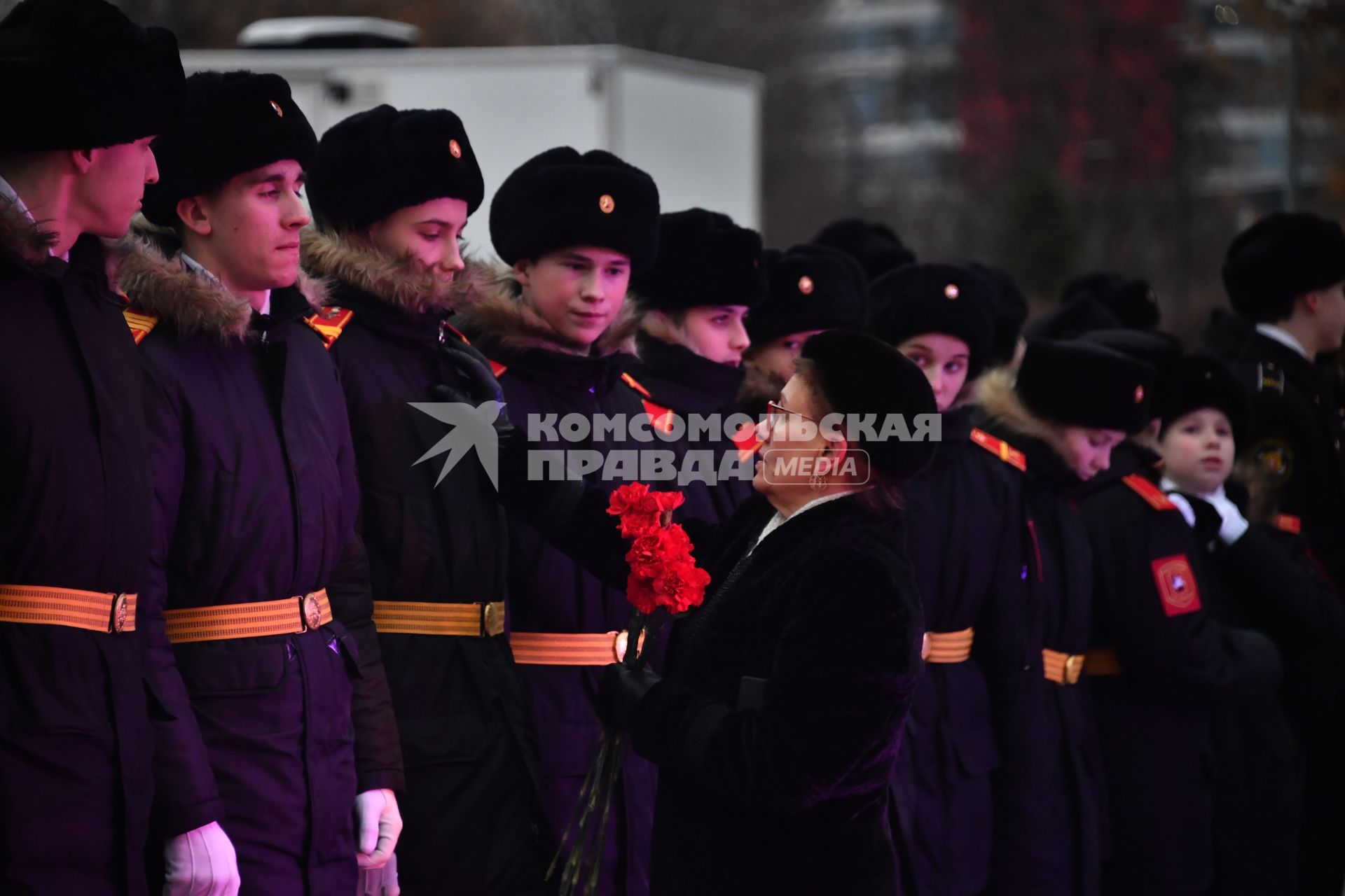 Памятник летчику Валерию Чкалову установлен на Ходынском поле в Москве