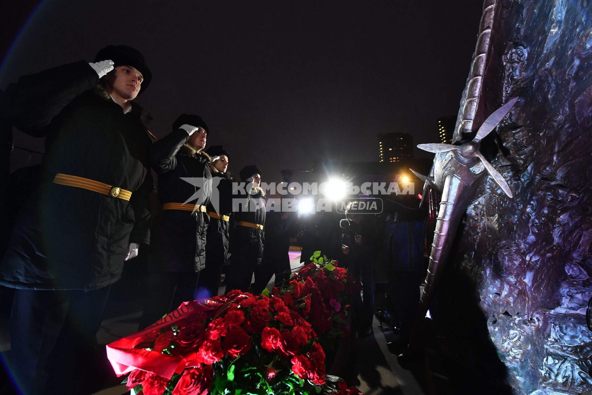 Памятник летчику Валерию Чкалову установлен на Ходынском поле в Москве