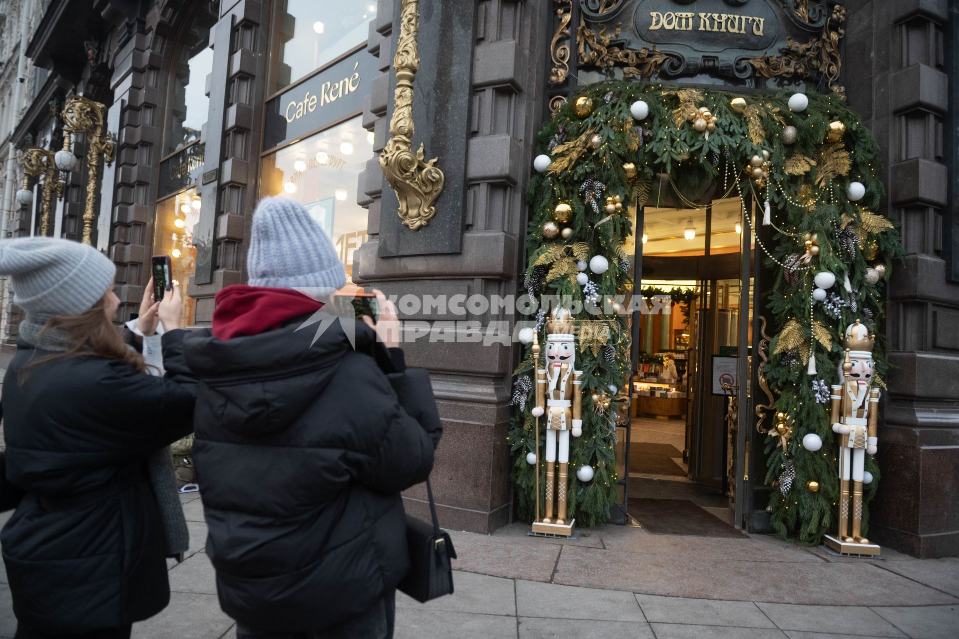 Новогодние украшения Санкт-Петербурга