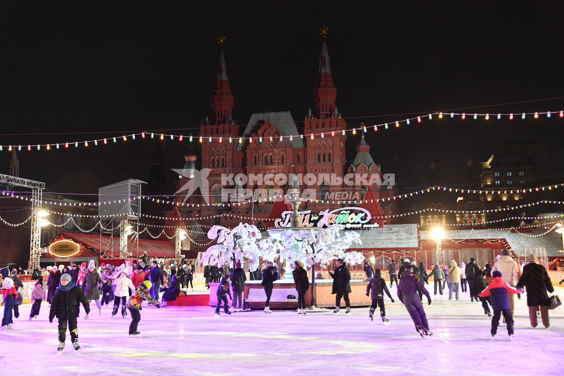 Открытие ГУМ-катка в Москве