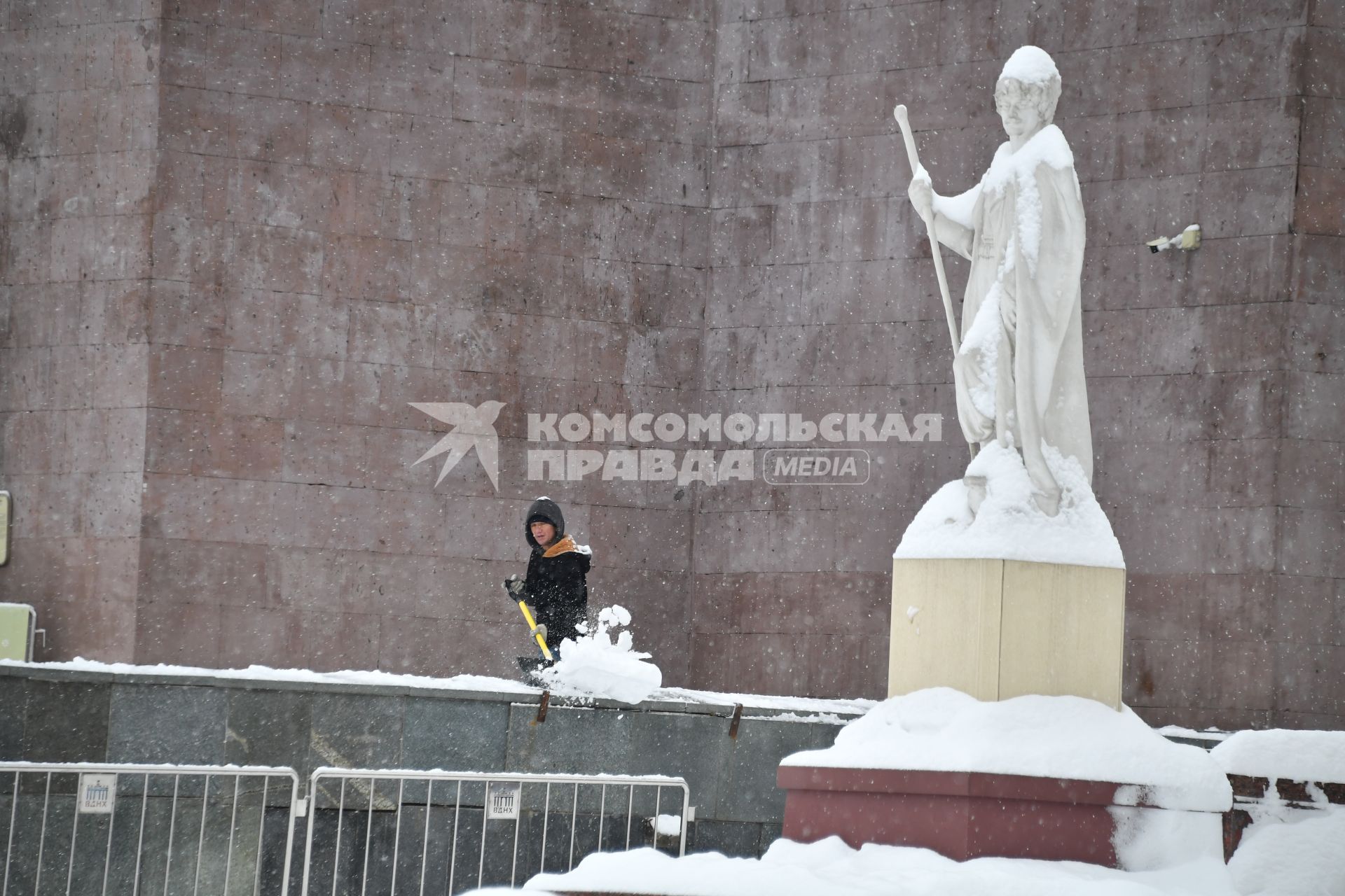 Последствия снегопада в Москве